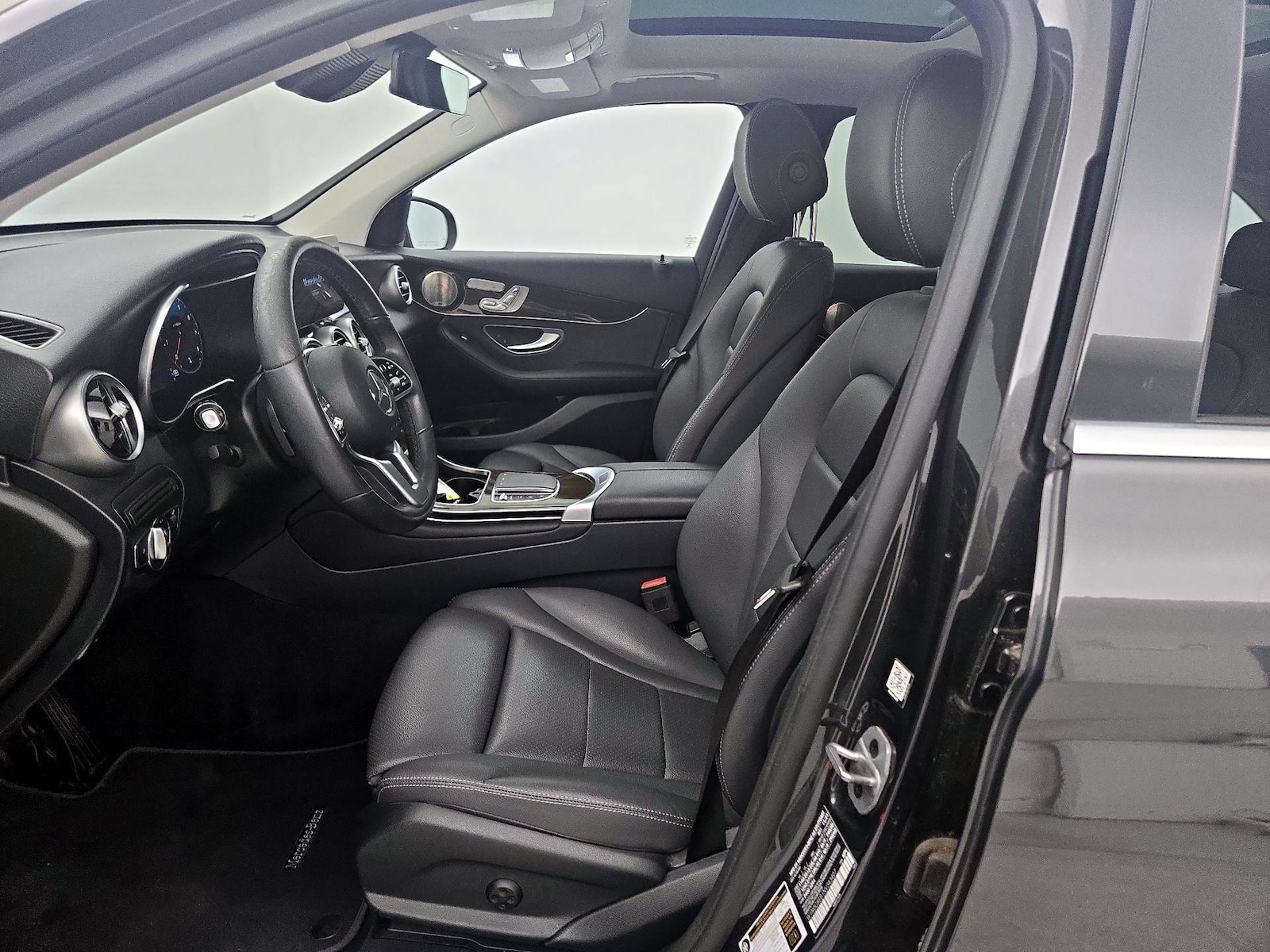 2022 Mercedes-Benz GLC GLC300 - Photo 12