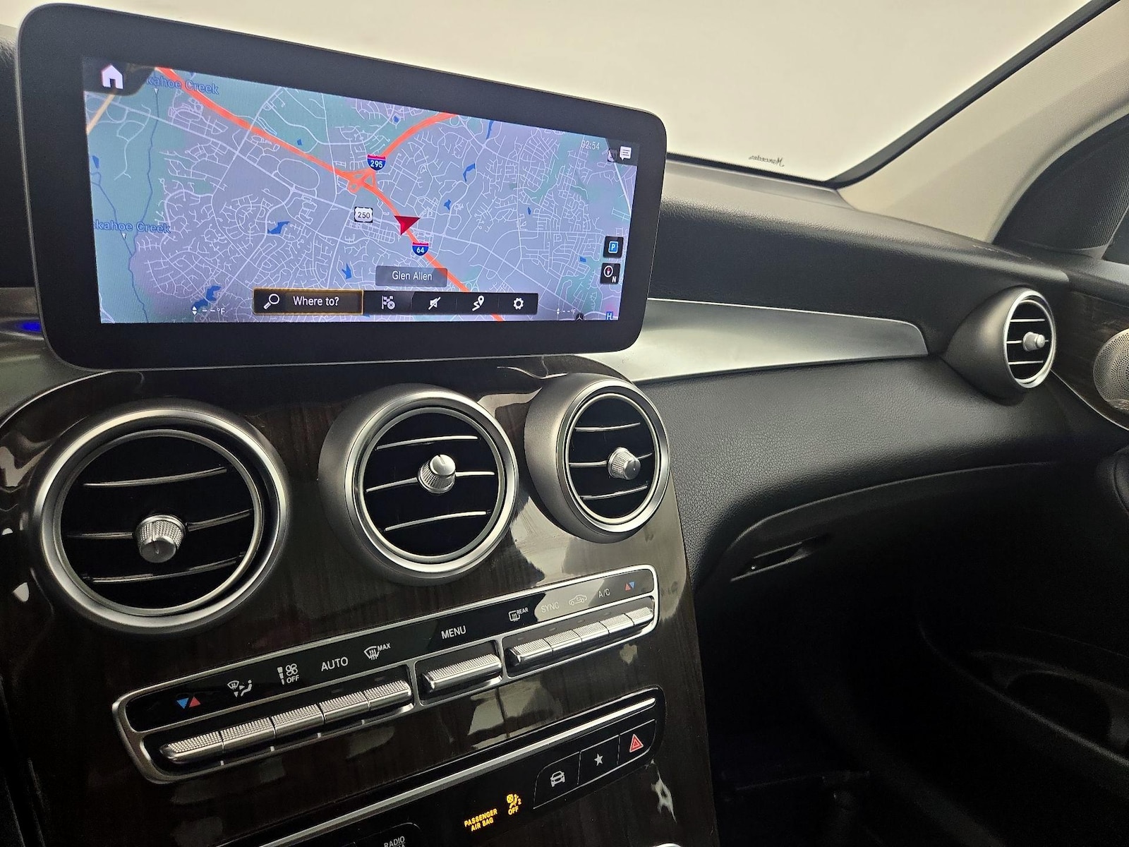 2022 Mercedes-Benz GLC GLC300 - Photo 15