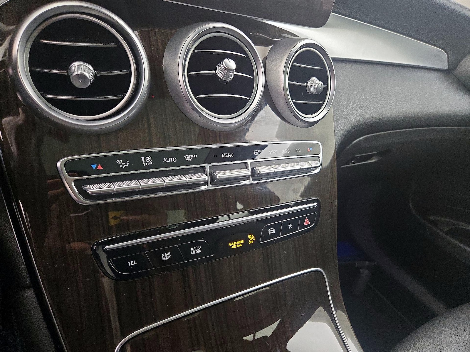 2022 Mercedes-Benz GLC GLC300 - Photo 18
