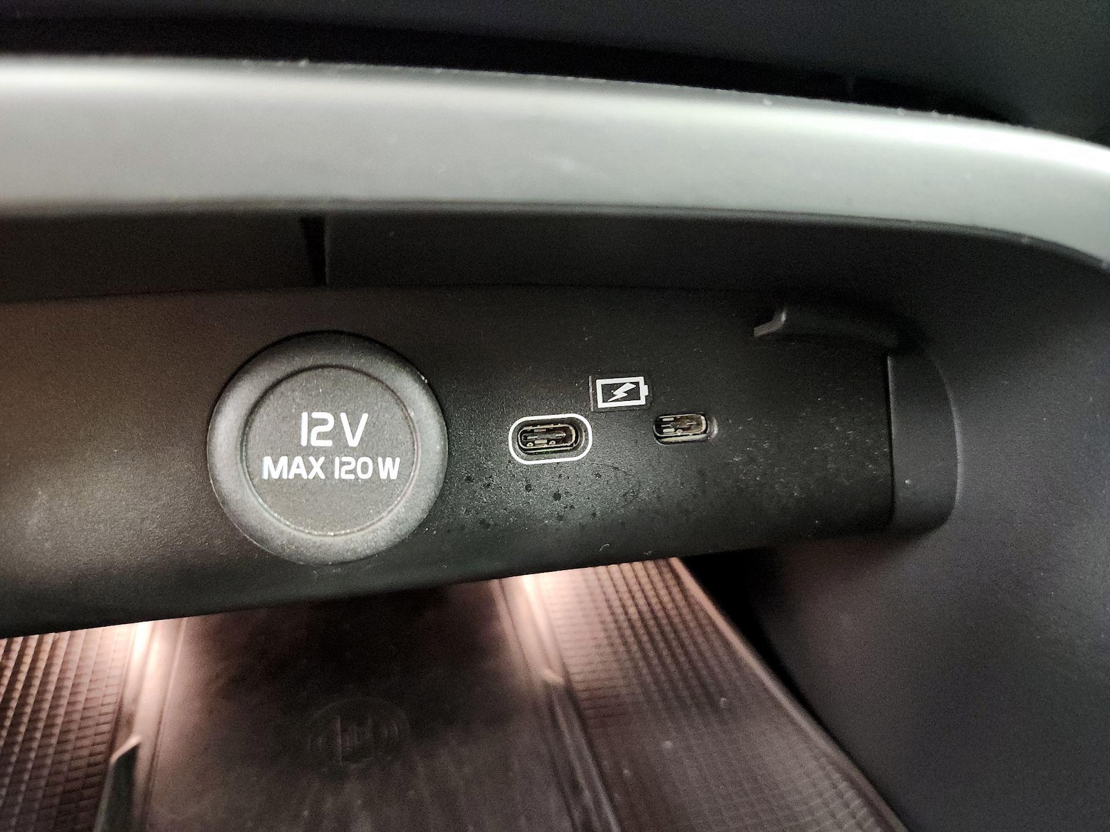 2024 Volvo XC40 Core - Photo 18