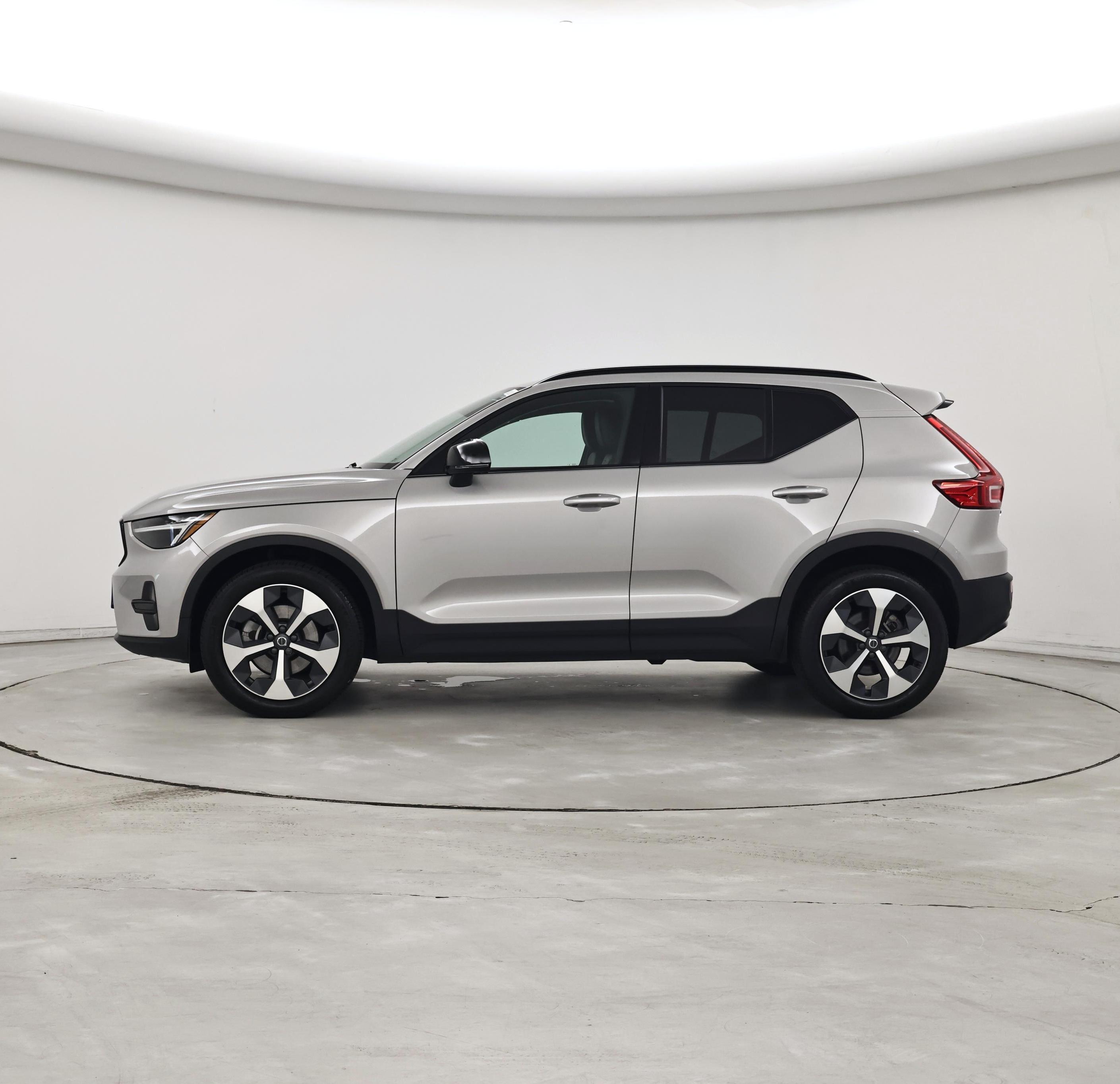 Thumbnail: 2024 Volvo XC40 - 3
