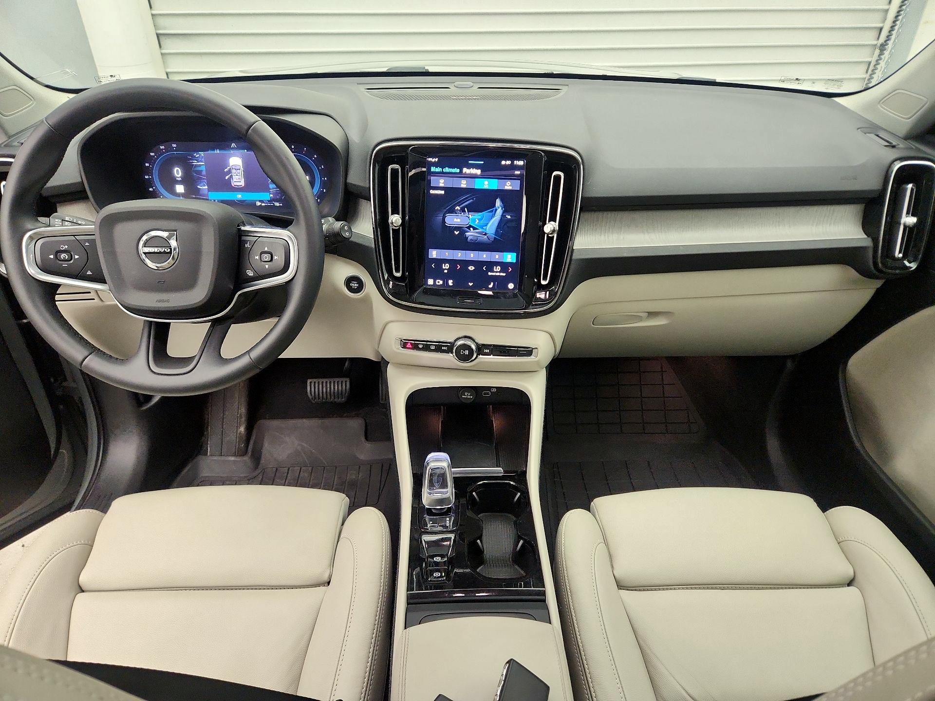 Thumbnail: 2024 Volvo XC40 - 9