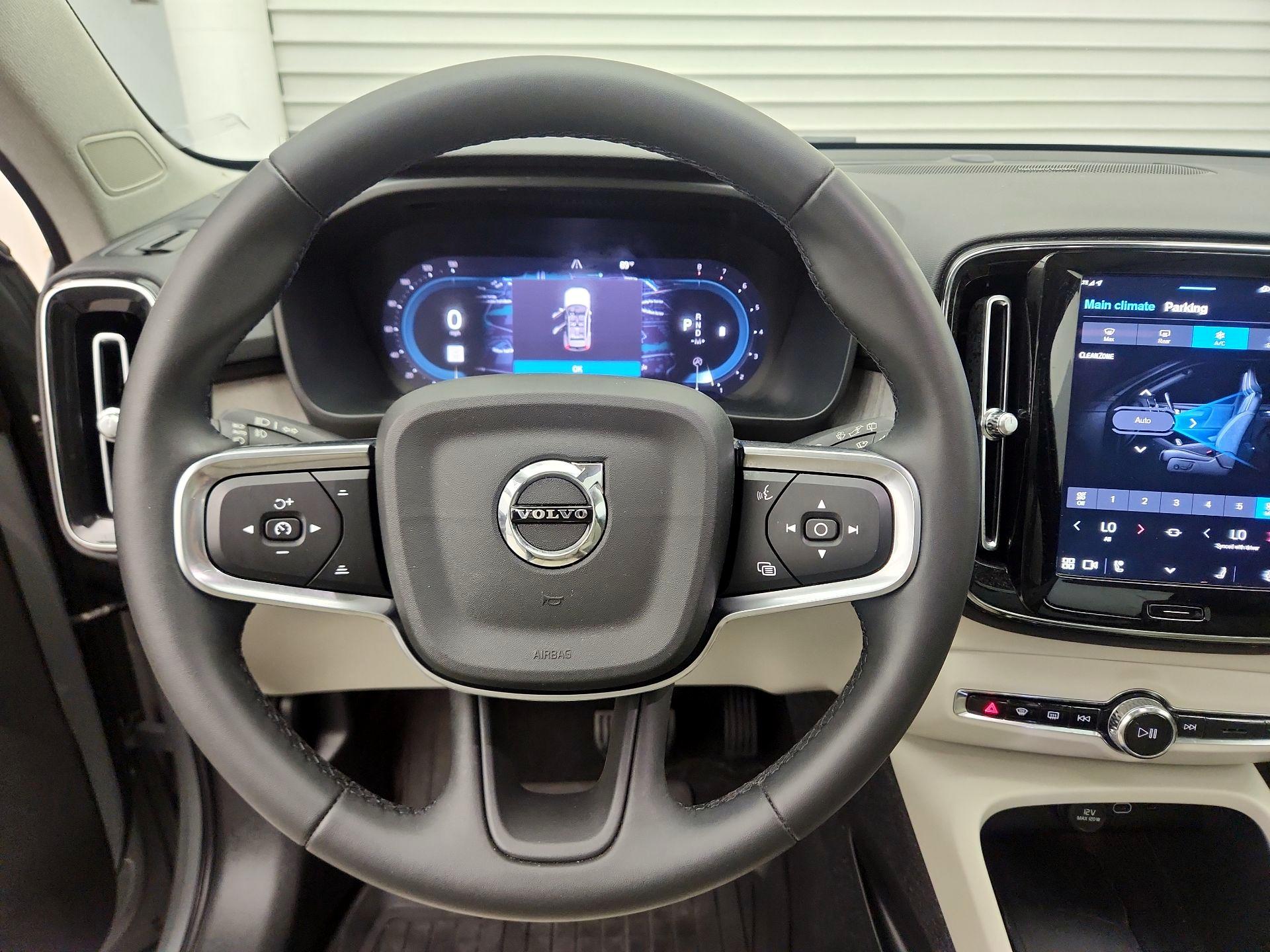 Thumbnail: 2024 Volvo XC40 - 10