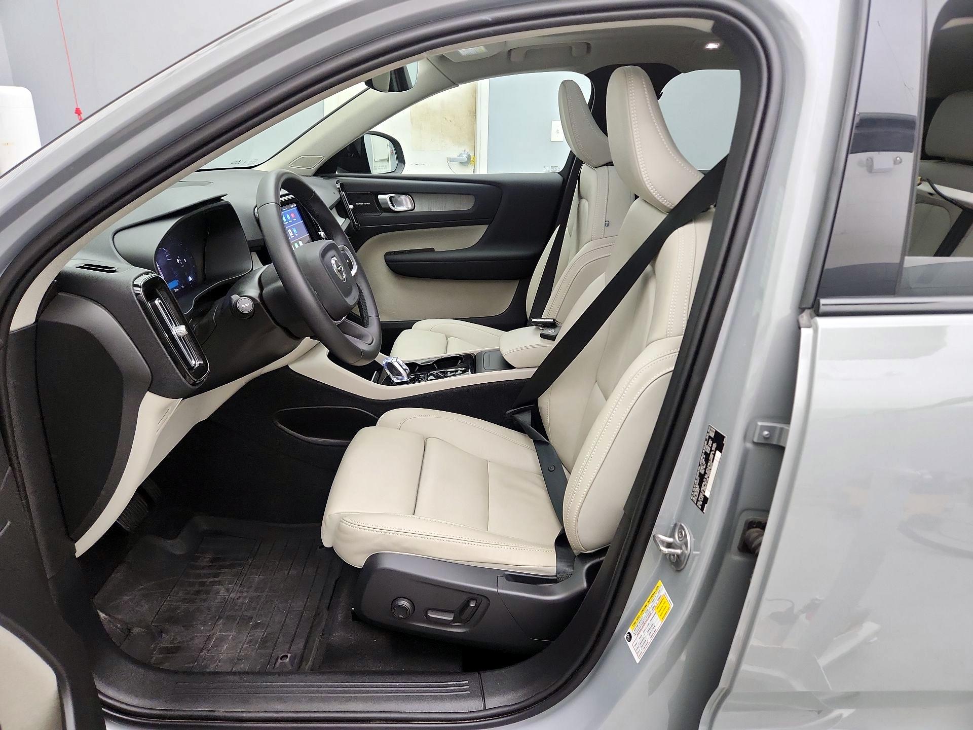 Thumbnail: 2024 Volvo XC40 - 11