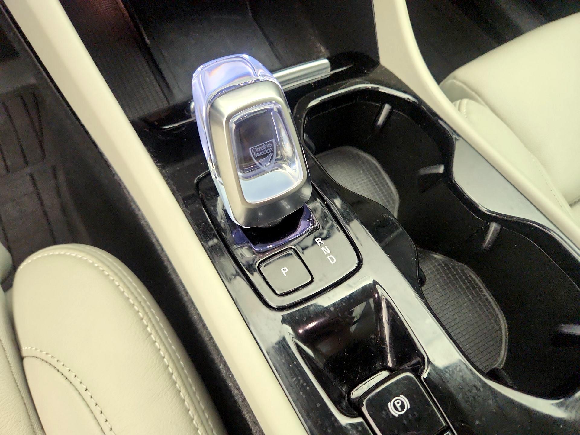 Thumbnail: 2024 Volvo XC40 - 17