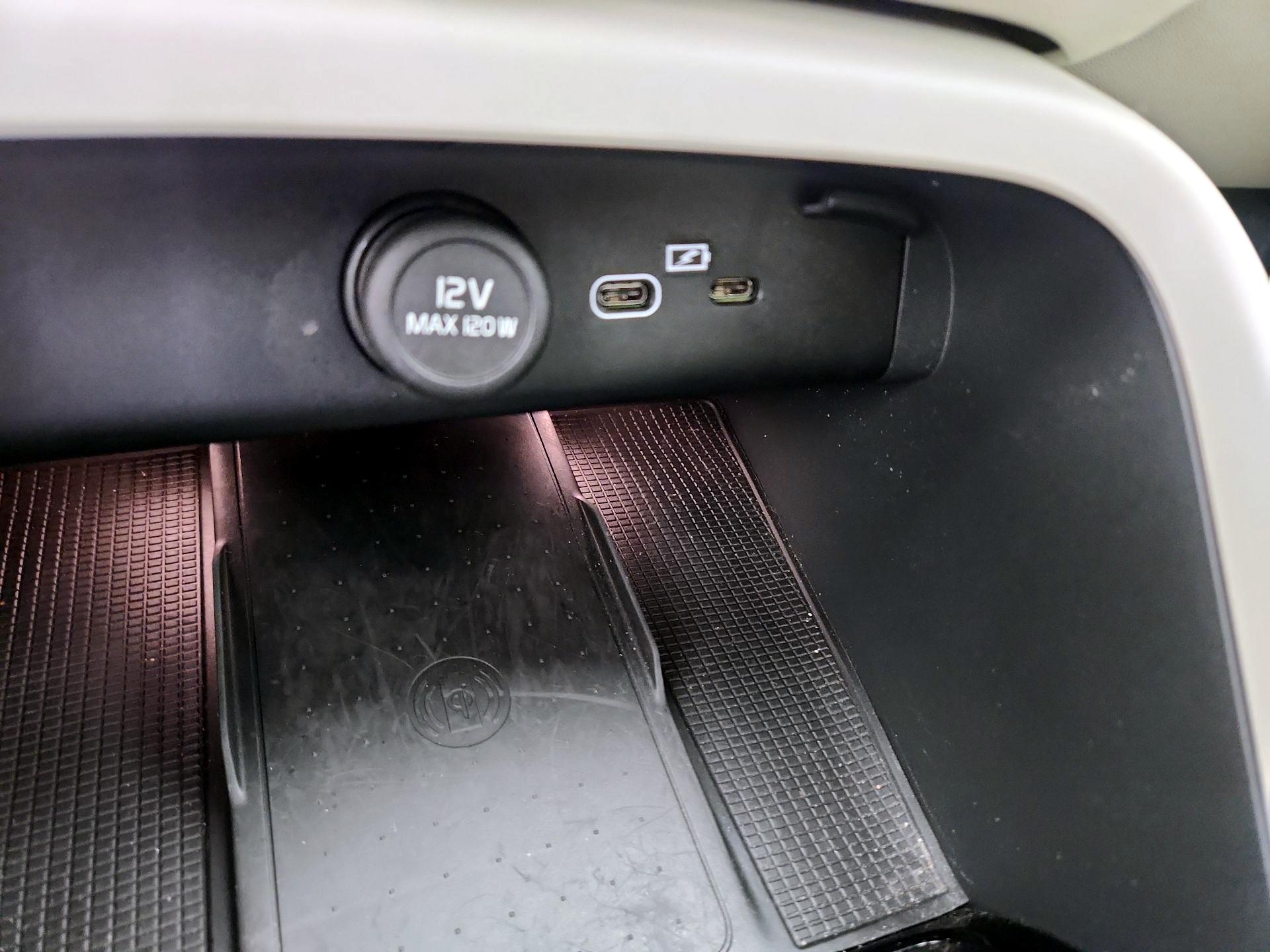 Thumbnail: 2024 Volvo XC40 - 18