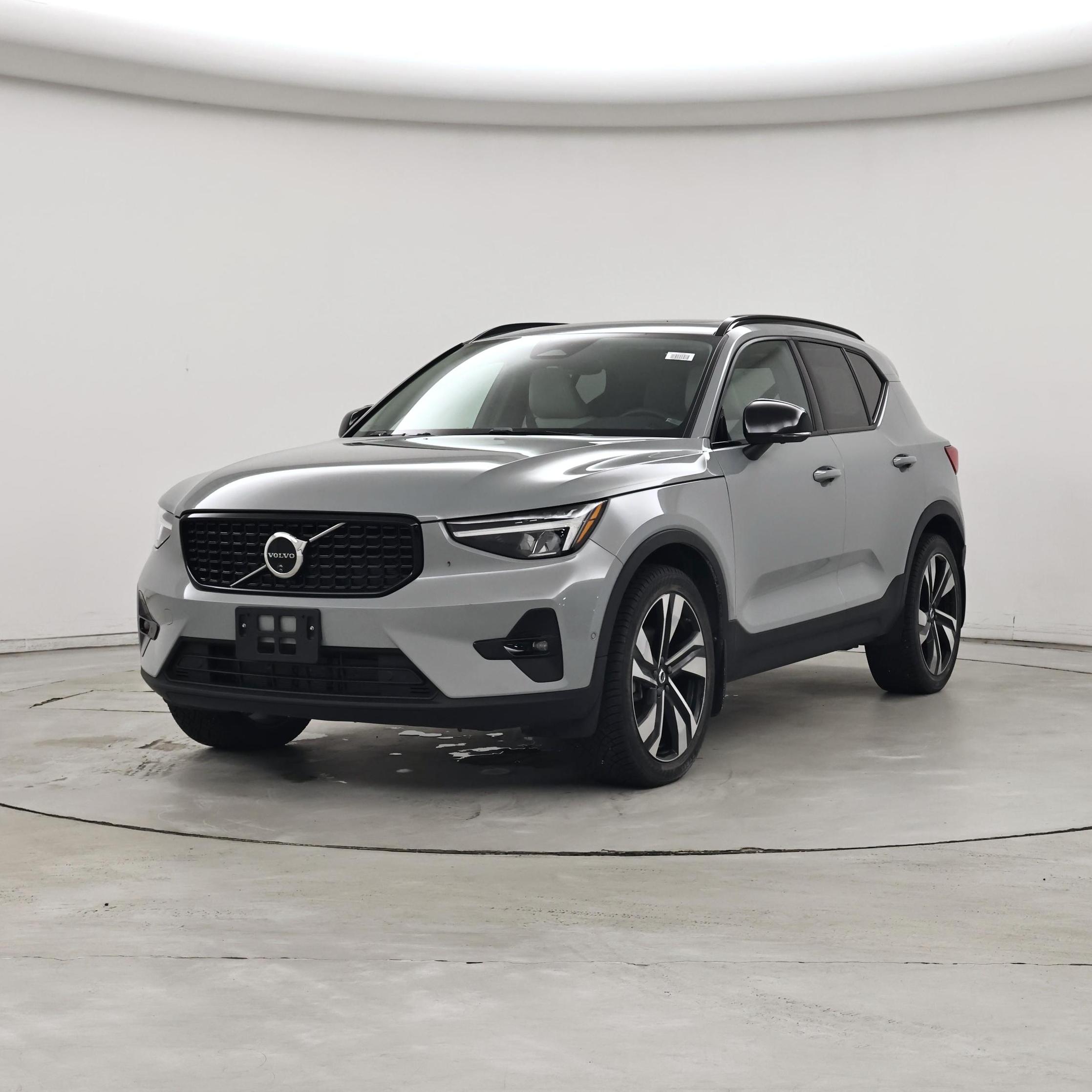 Thumbnail: 2024 Volvo XC40 - 4