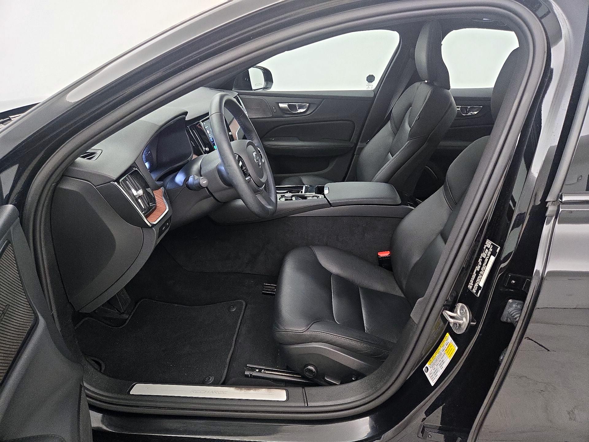 Thumbnail: 2023 Volvo S60 - 11