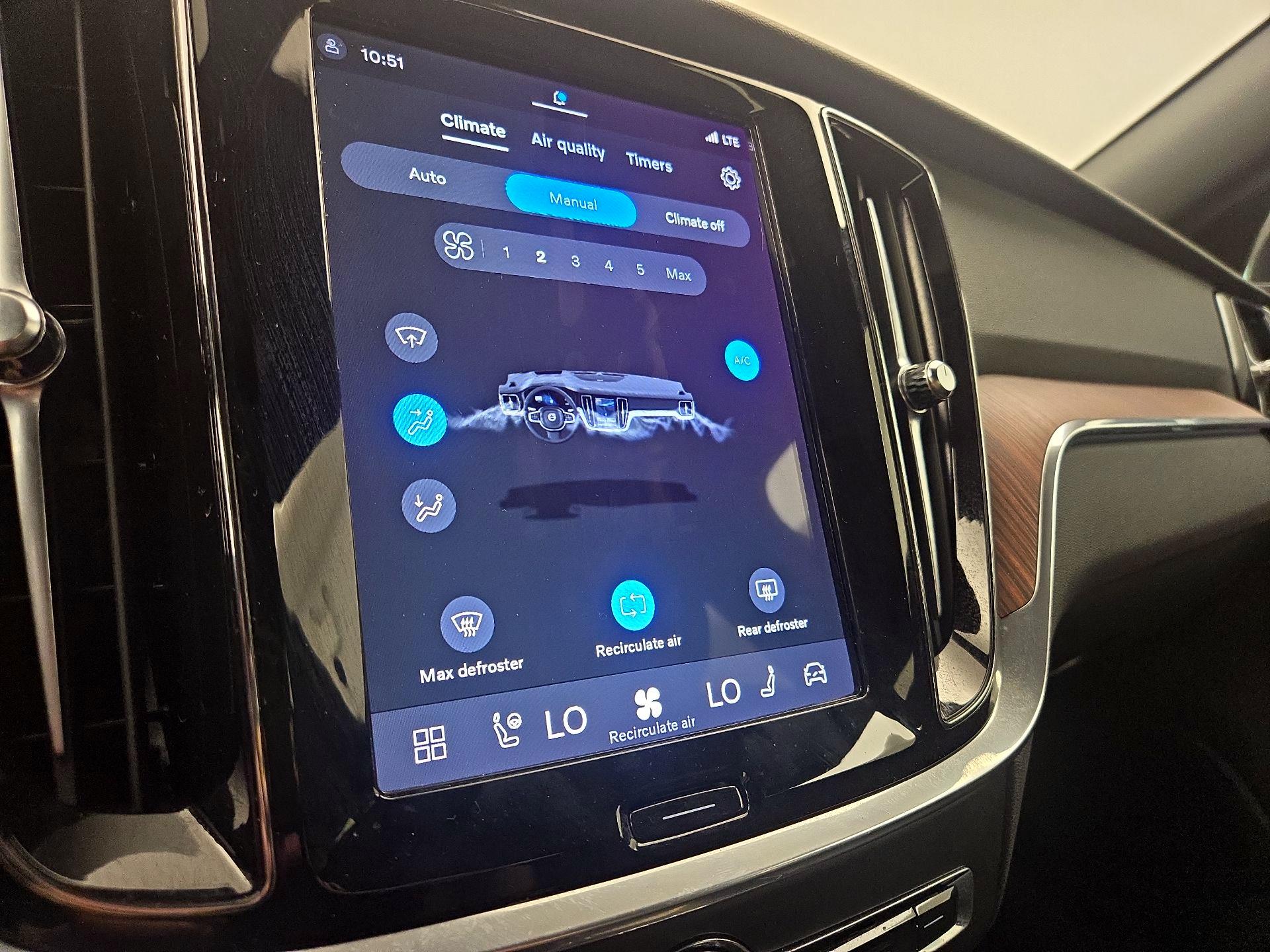 Thumbnail: 2023 Volvo S60 - 16