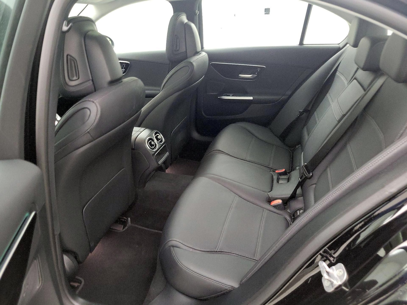 2025 Mercedes-Benz C-Class Sedan C 300 - Photo 21