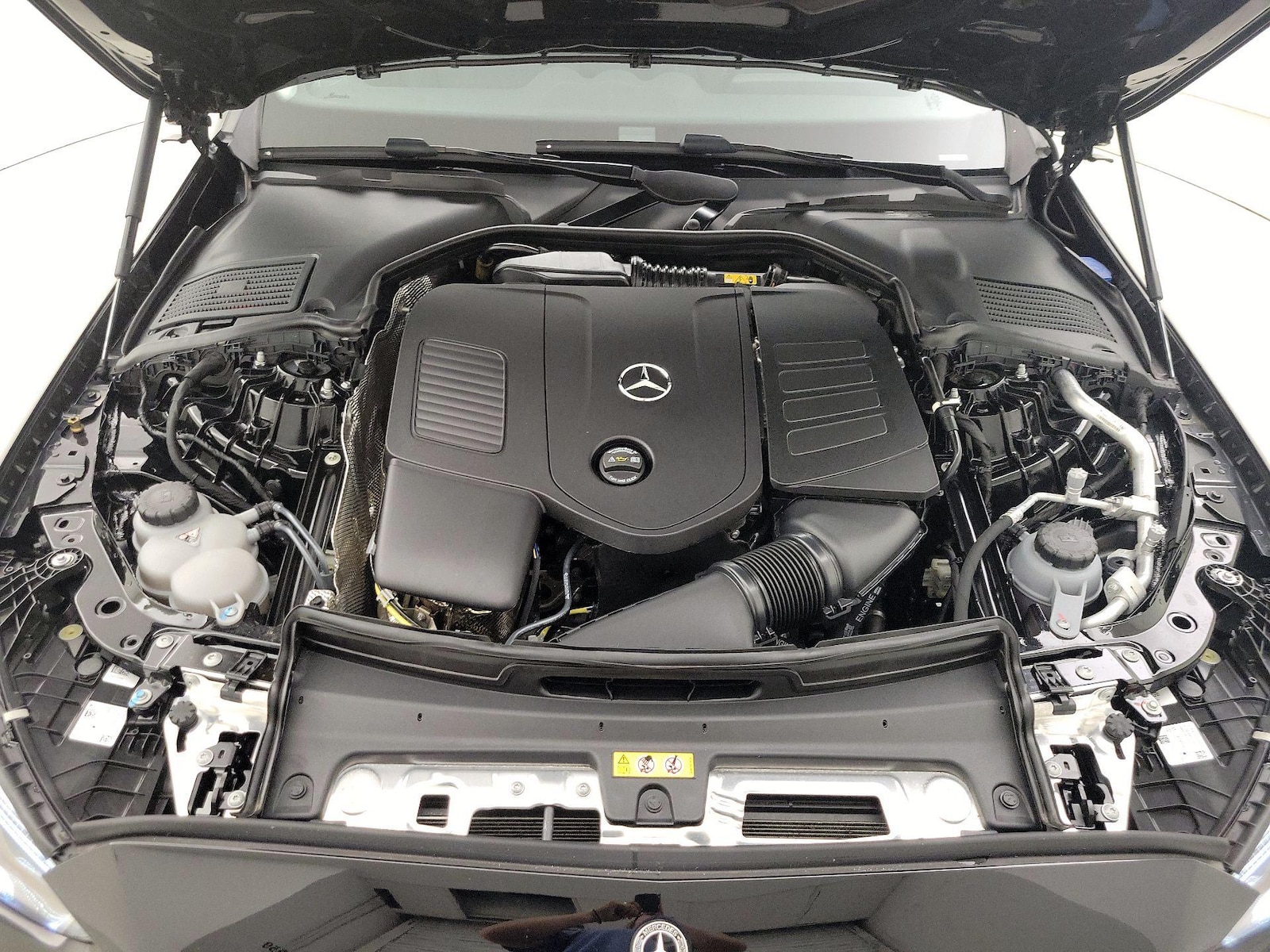 2025 Mercedes-Benz C-Class Sedan C 300 - Photo 23