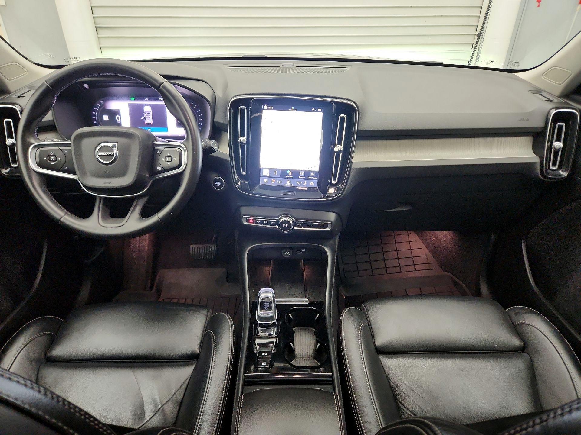 Thumbnail: 2023 Volvo XC40 - 9
