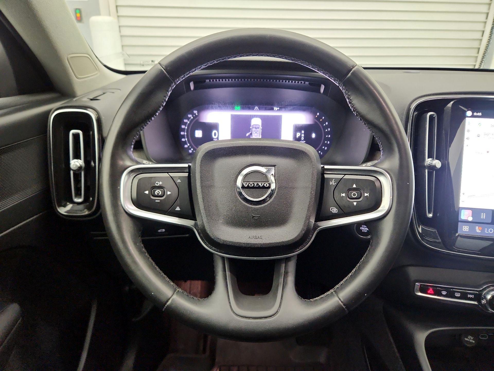 Thumbnail: 2023 Volvo XC40 - 10