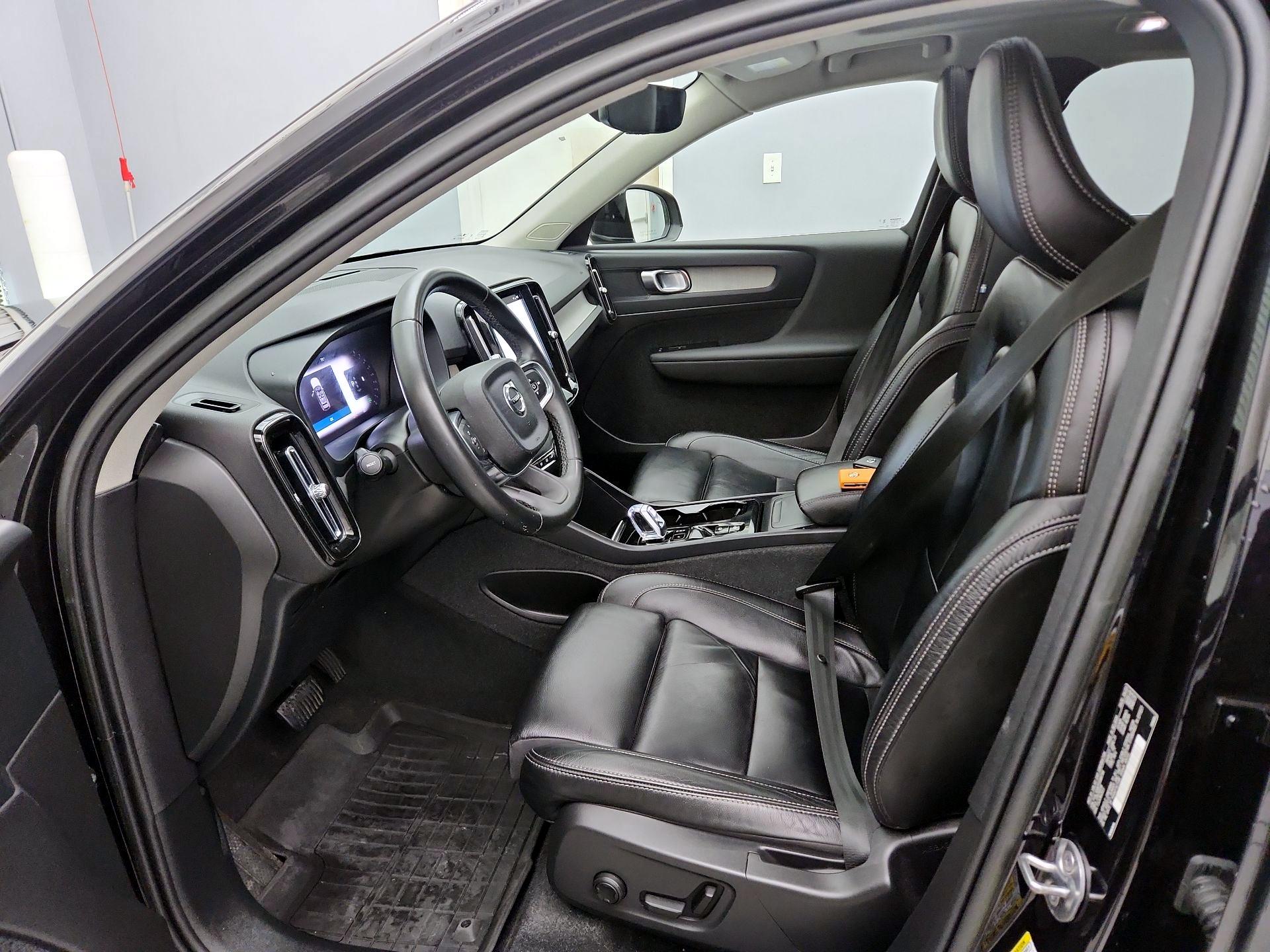Thumbnail: 2023 Volvo XC40 - 11