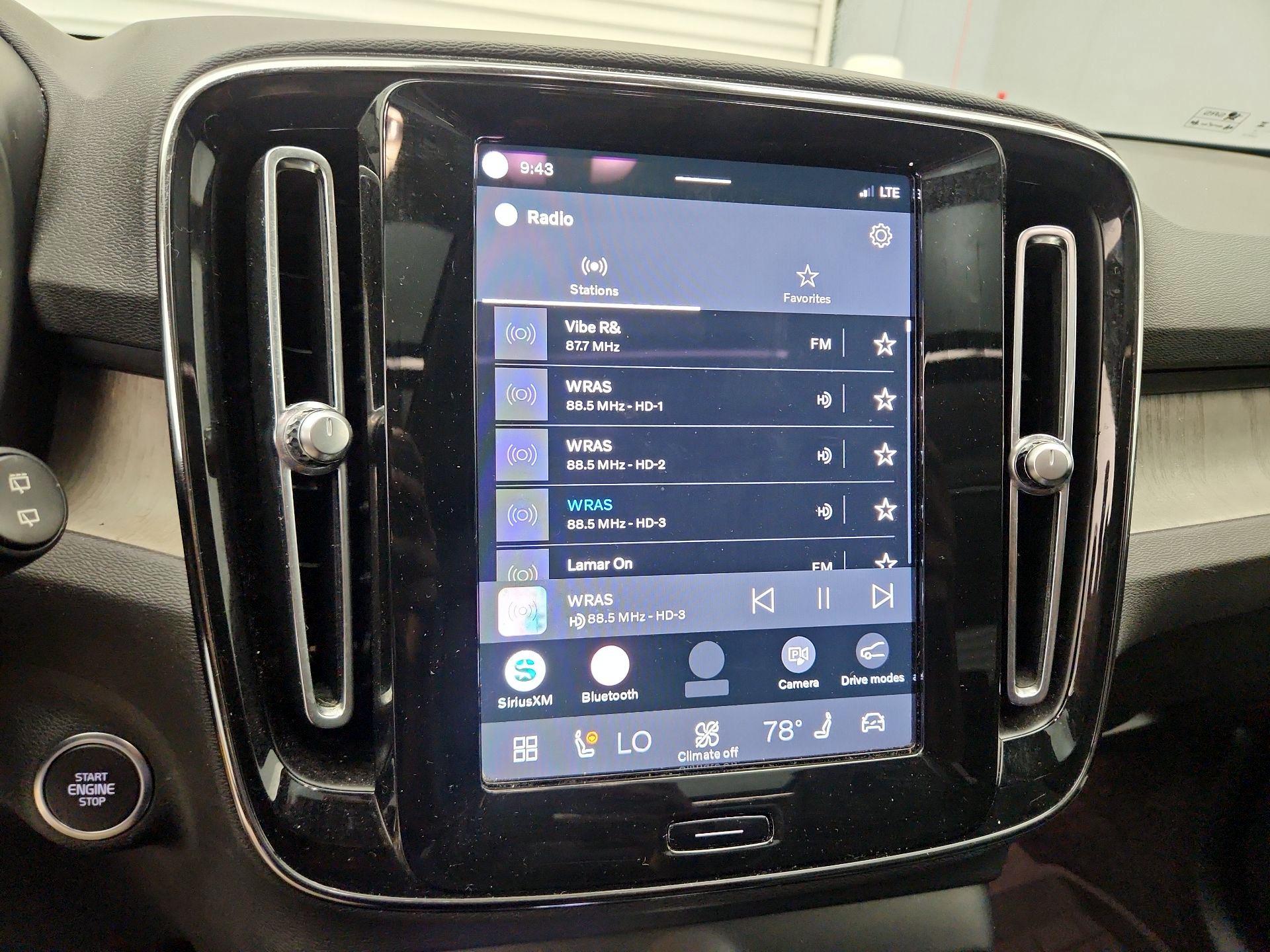 Thumbnail: 2023 Volvo XC40 - 15