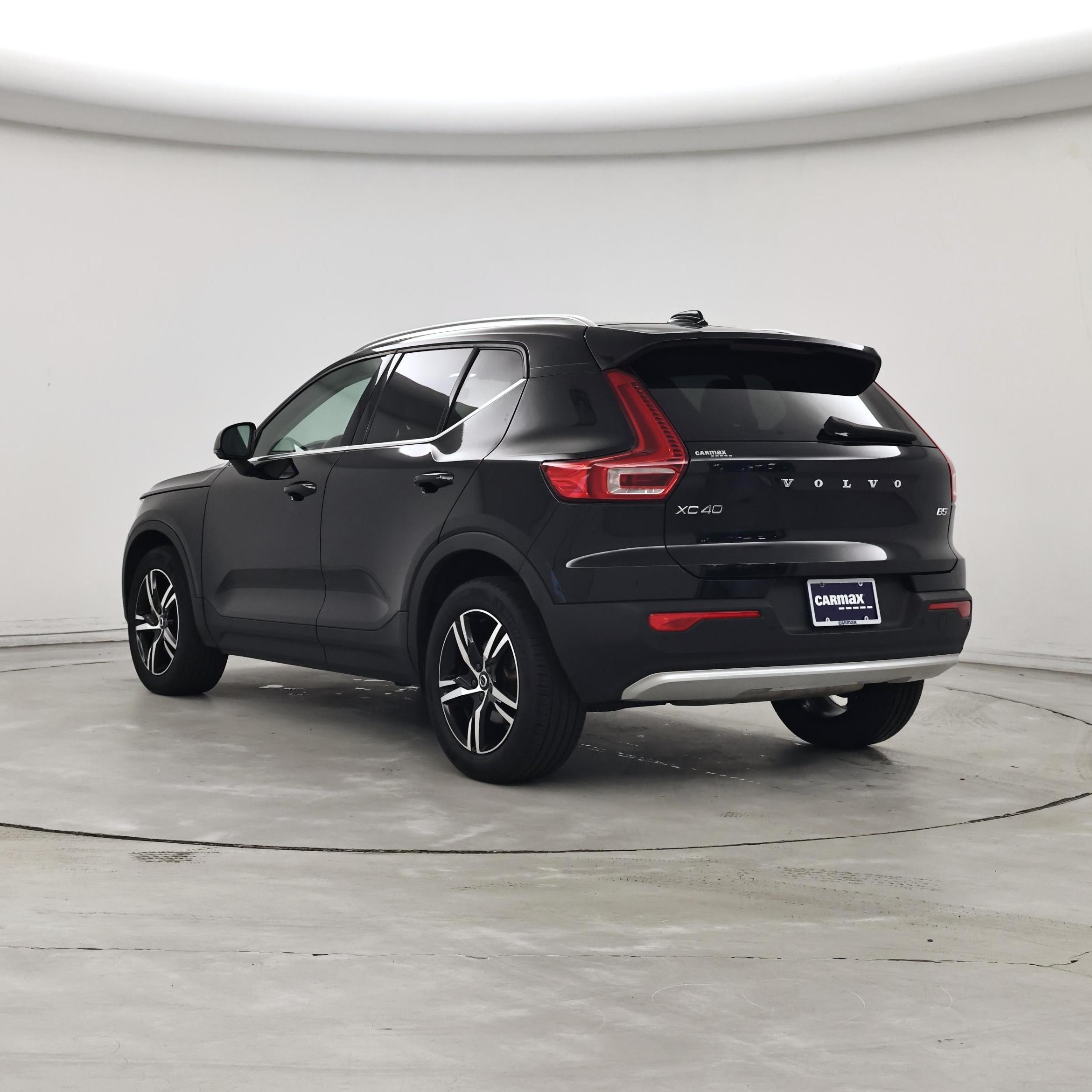 Thumbnail: 2023 Volvo XC40 - 2
