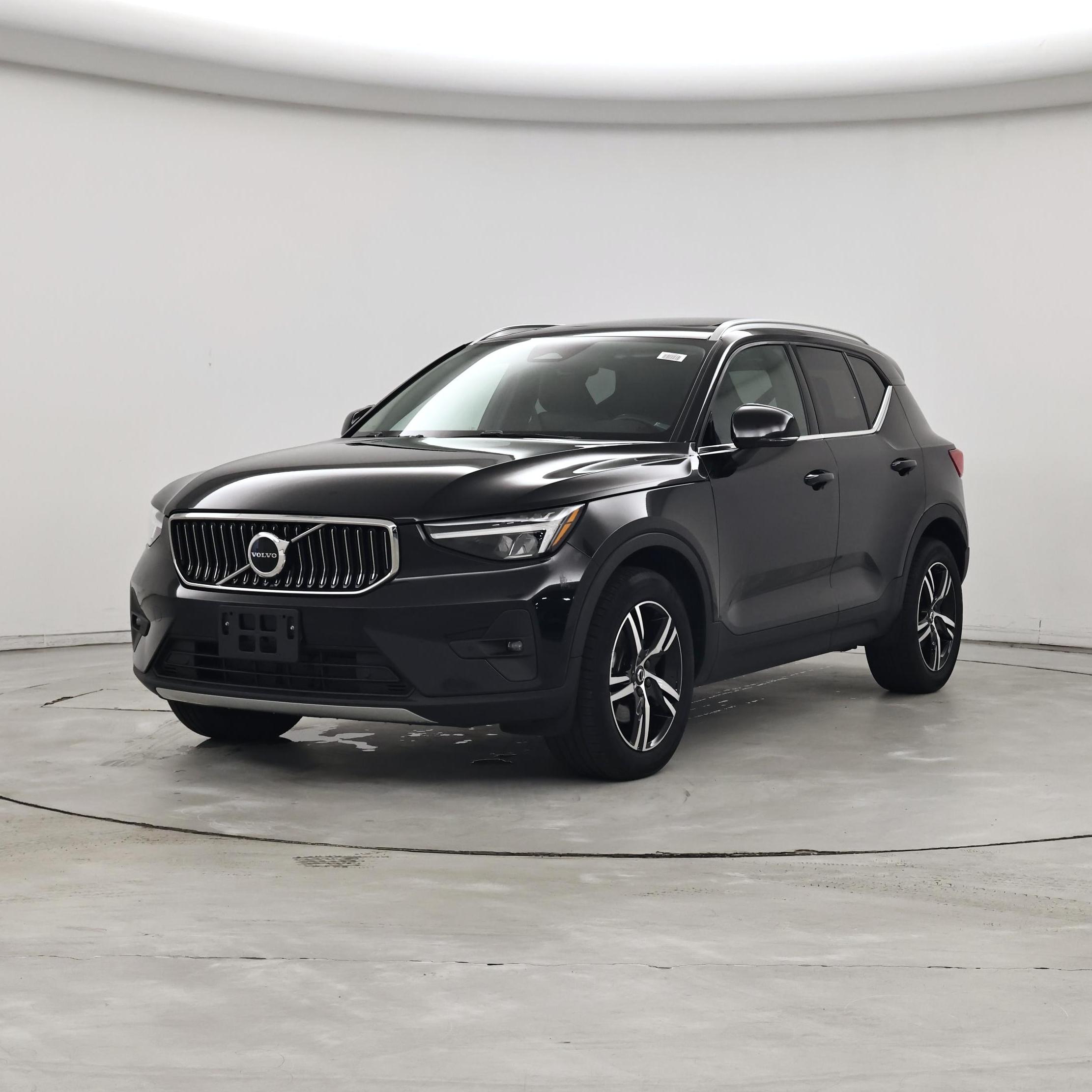 Thumbnail: 2023 Volvo XC40 - 4