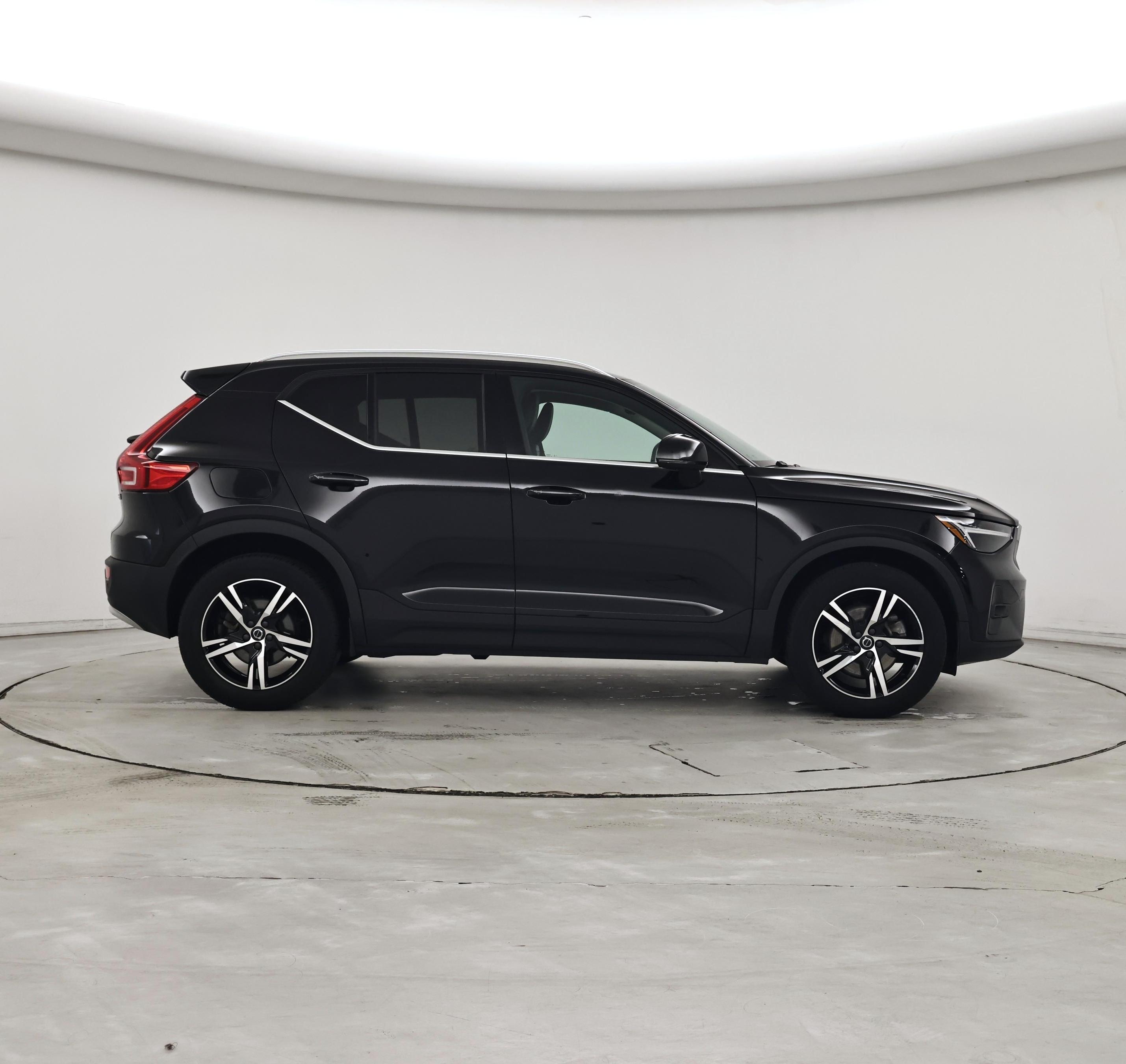 Thumbnail: 2023 Volvo XC40 - 7