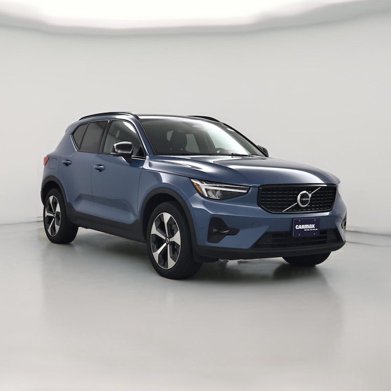 2023 Volvo XC40 B5 Plus Dark Theme