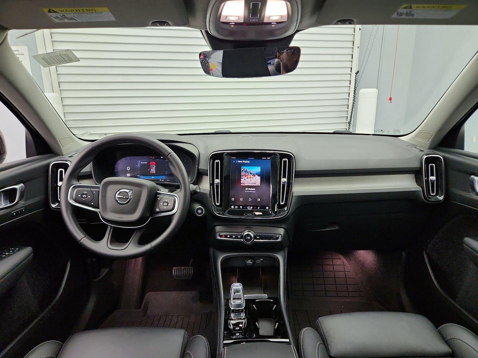 Thumbnail: 2023 Volvo XC40 - 9