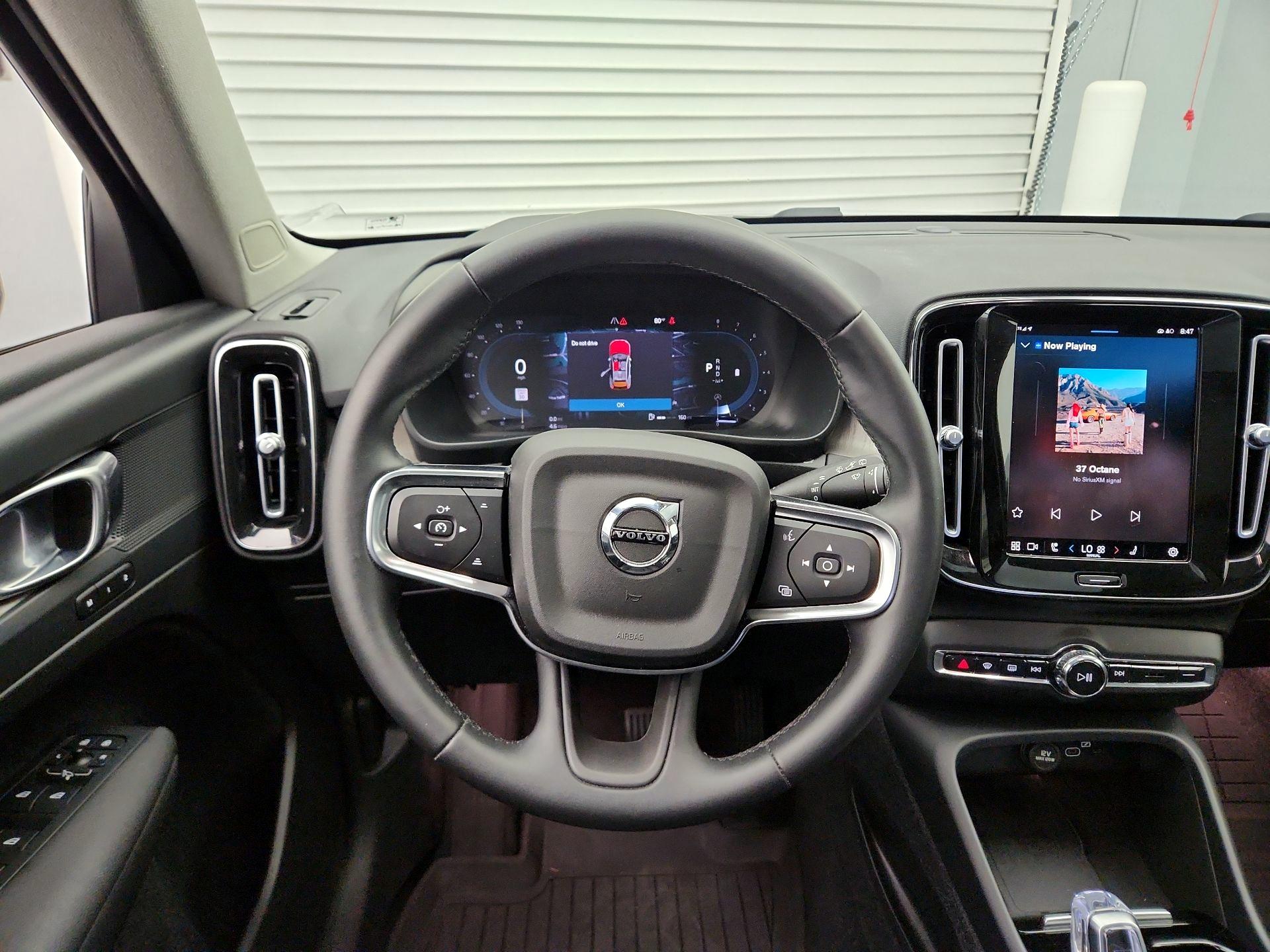 Thumbnail: 2023 Volvo XC40 - 10