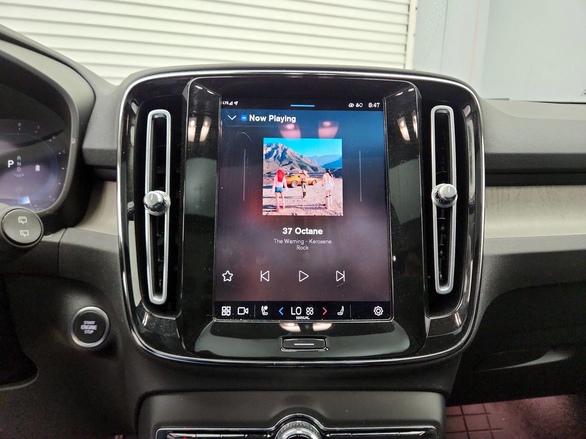 Thumbnail: 2023 Volvo XC40 - 15