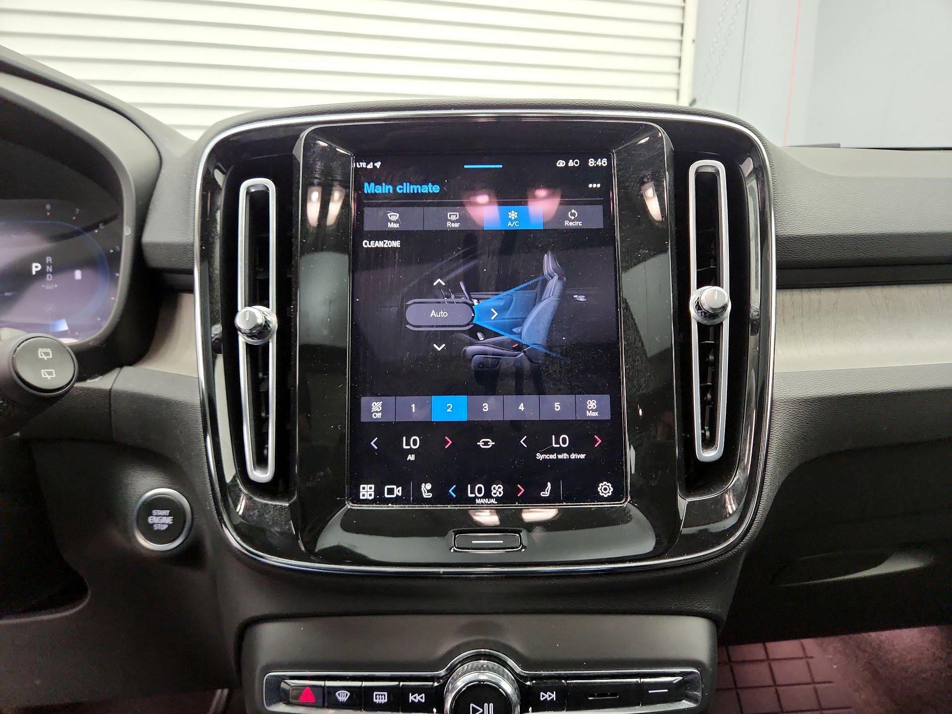 Thumbnail: 2023 Volvo XC40 - 16