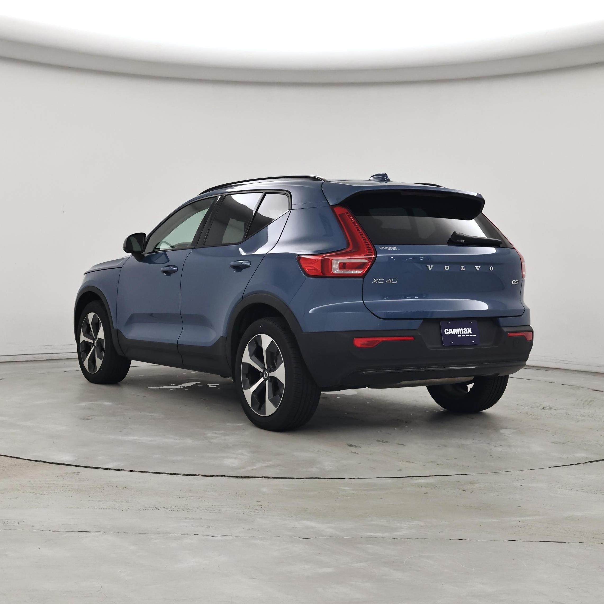 Thumbnail: 2023 Volvo XC40 - 2