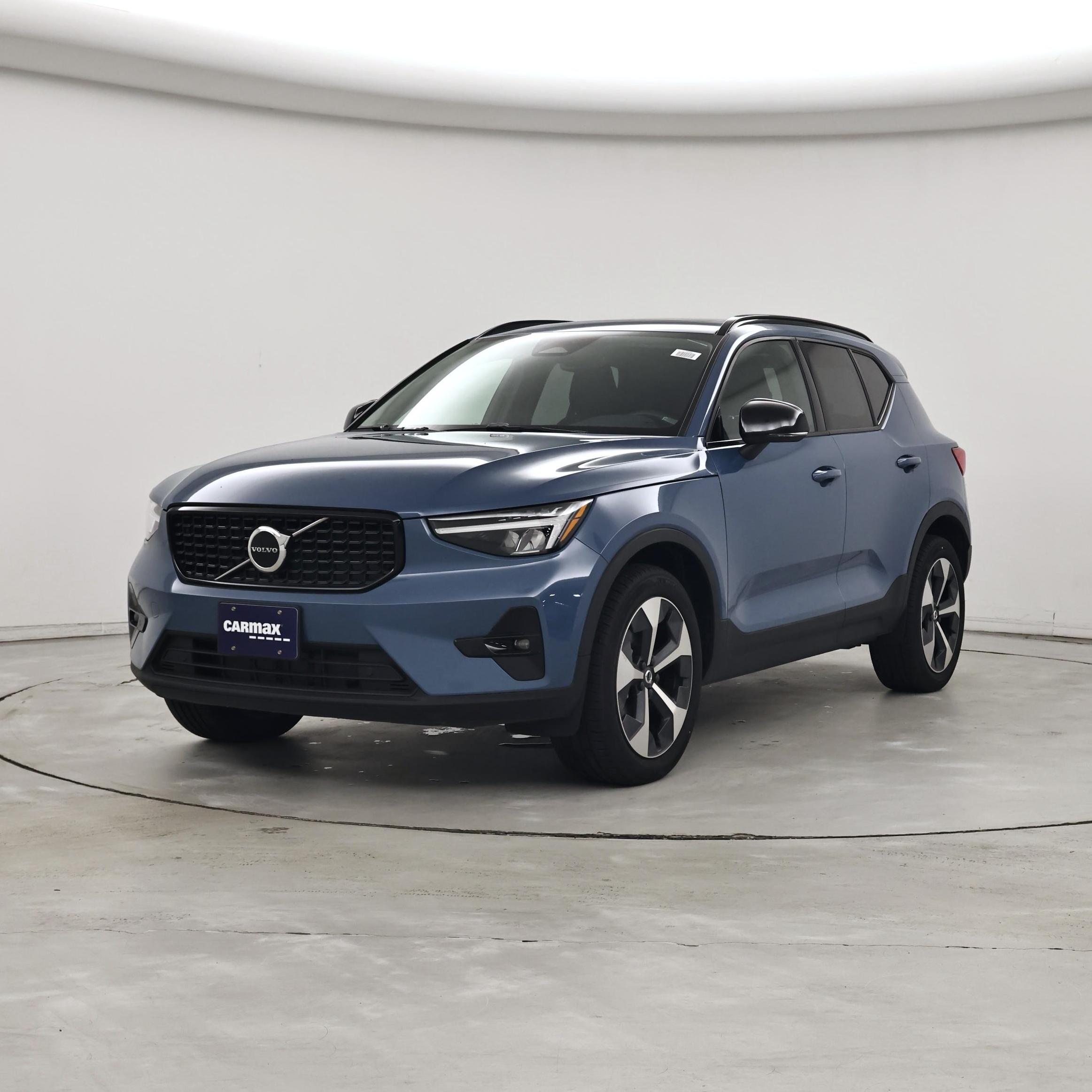 Thumbnail: 2023 Volvo XC40 - 4