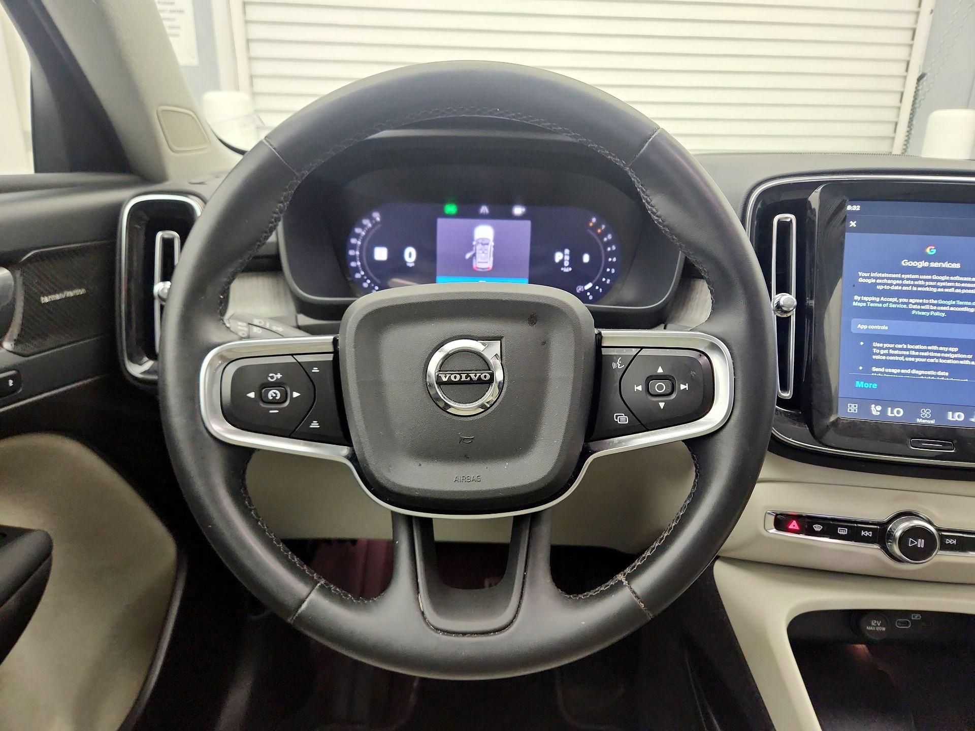 Thumbnail: 2024 Volvo XC40 - 10