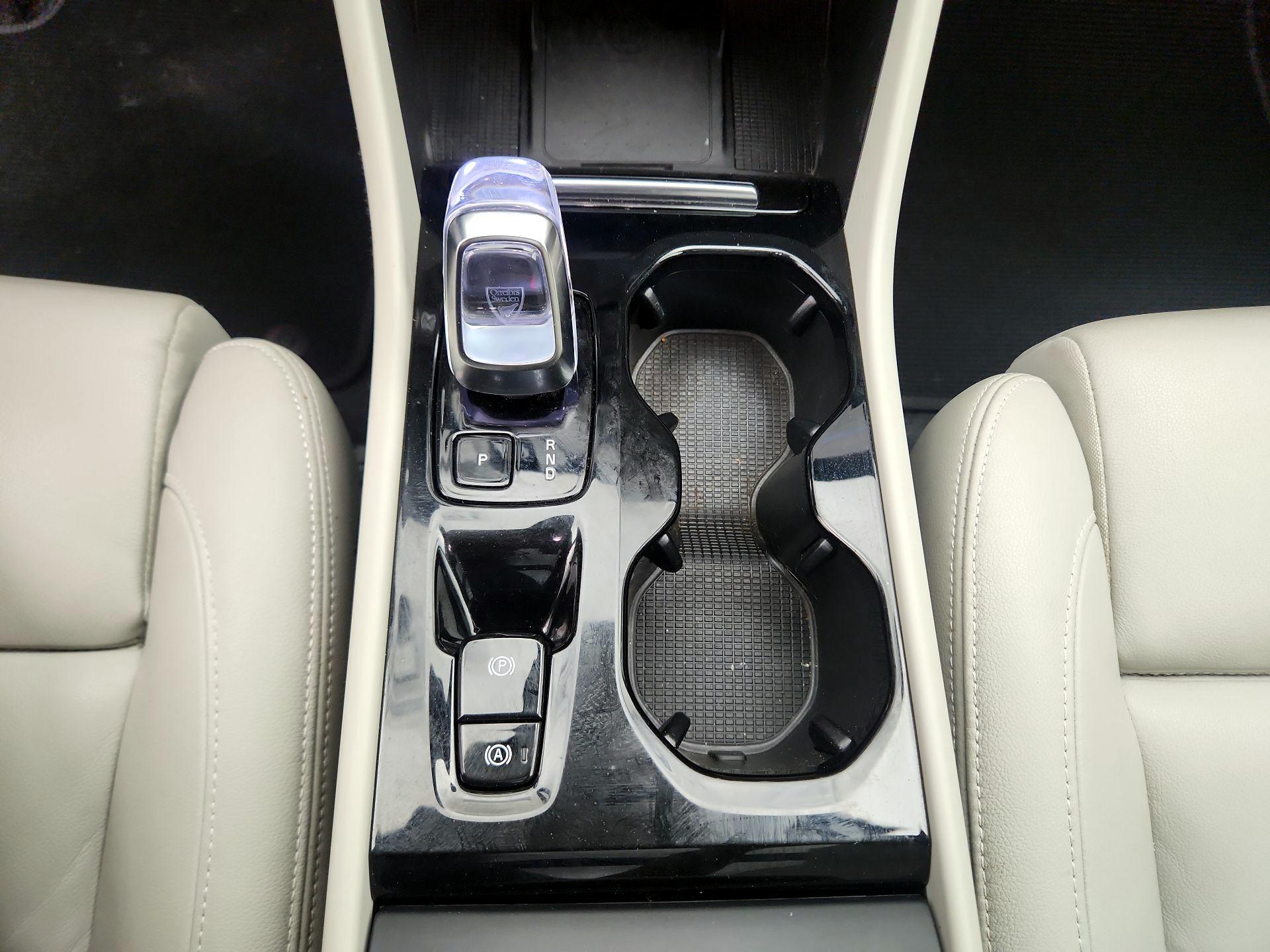 Thumbnail: 2024 Volvo XC40 - 17
