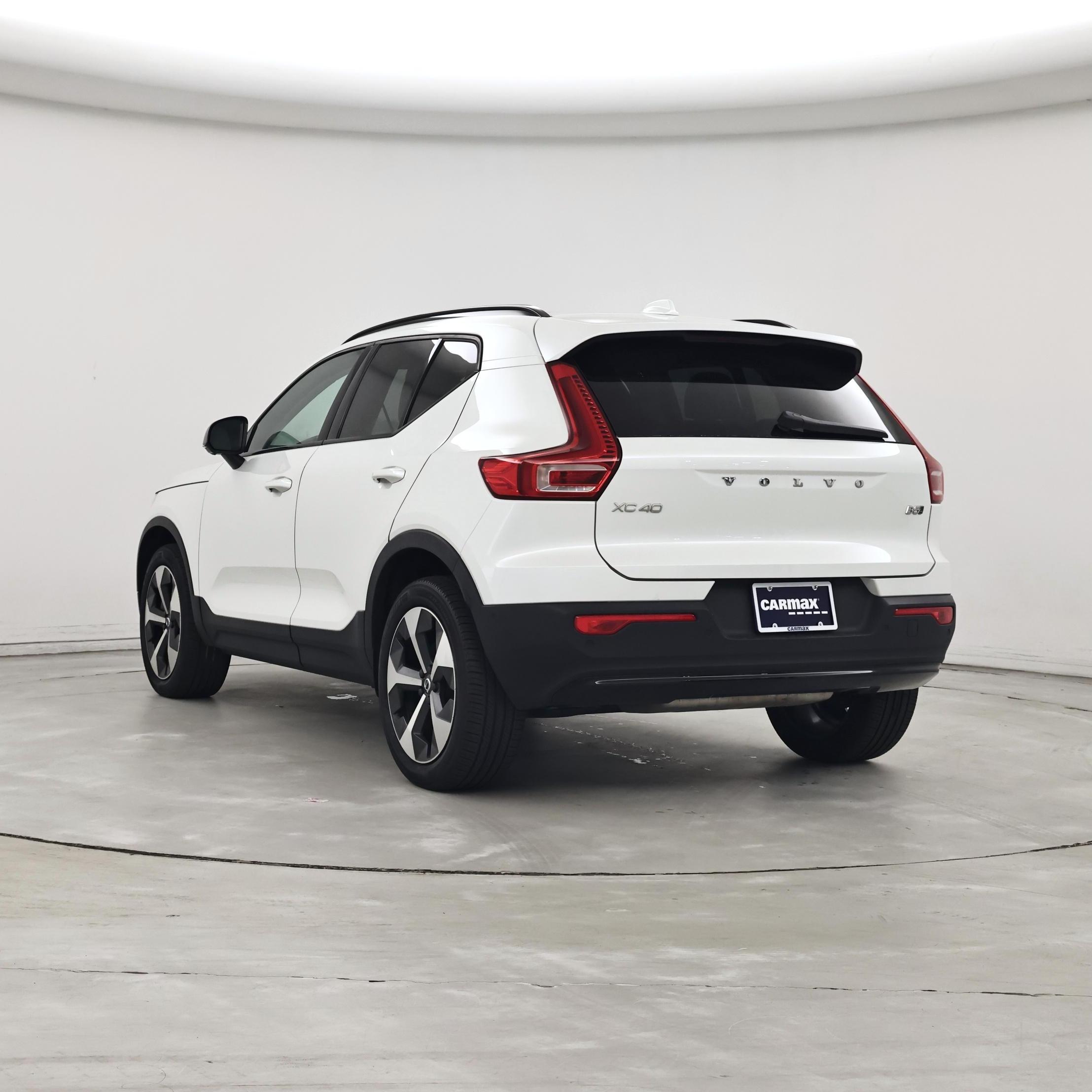 Thumbnail: 2024 Volvo XC40 - 2