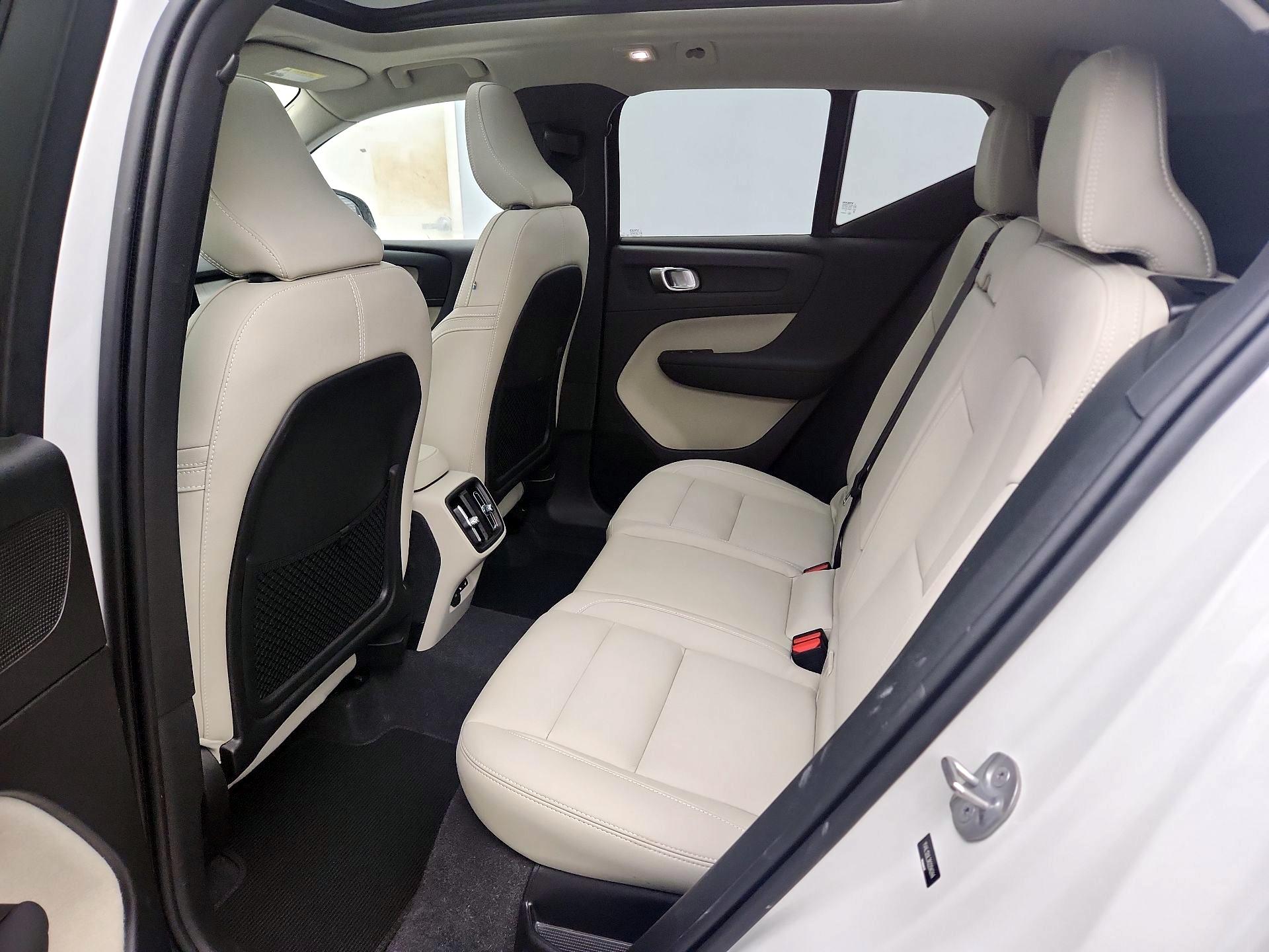 Thumbnail: 2024 Volvo XC40 - 20