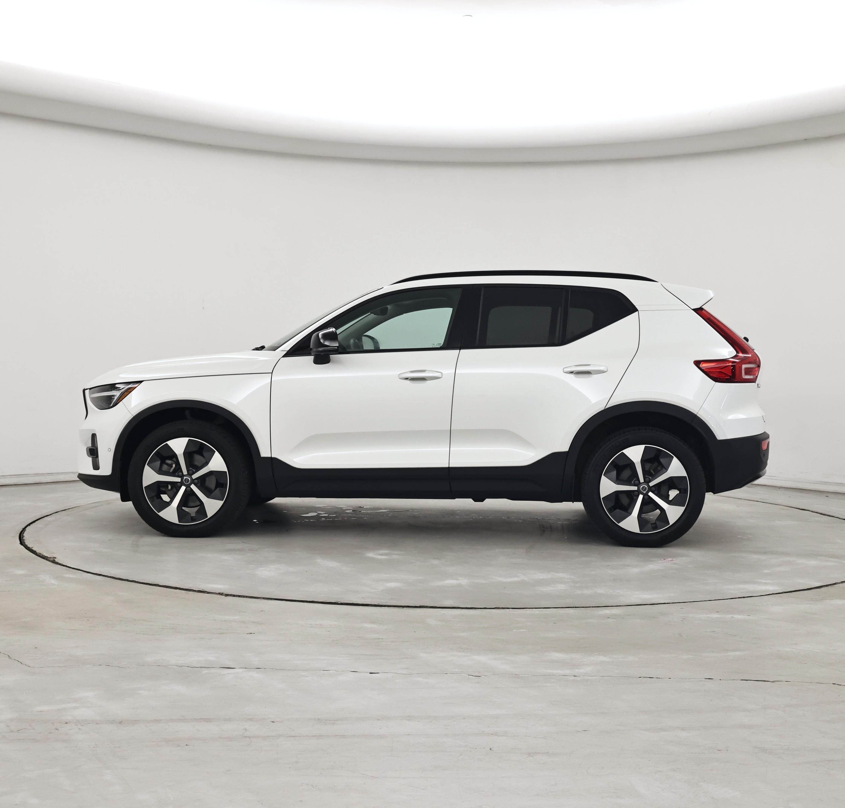 Thumbnail: 2024 Volvo XC40 - 3