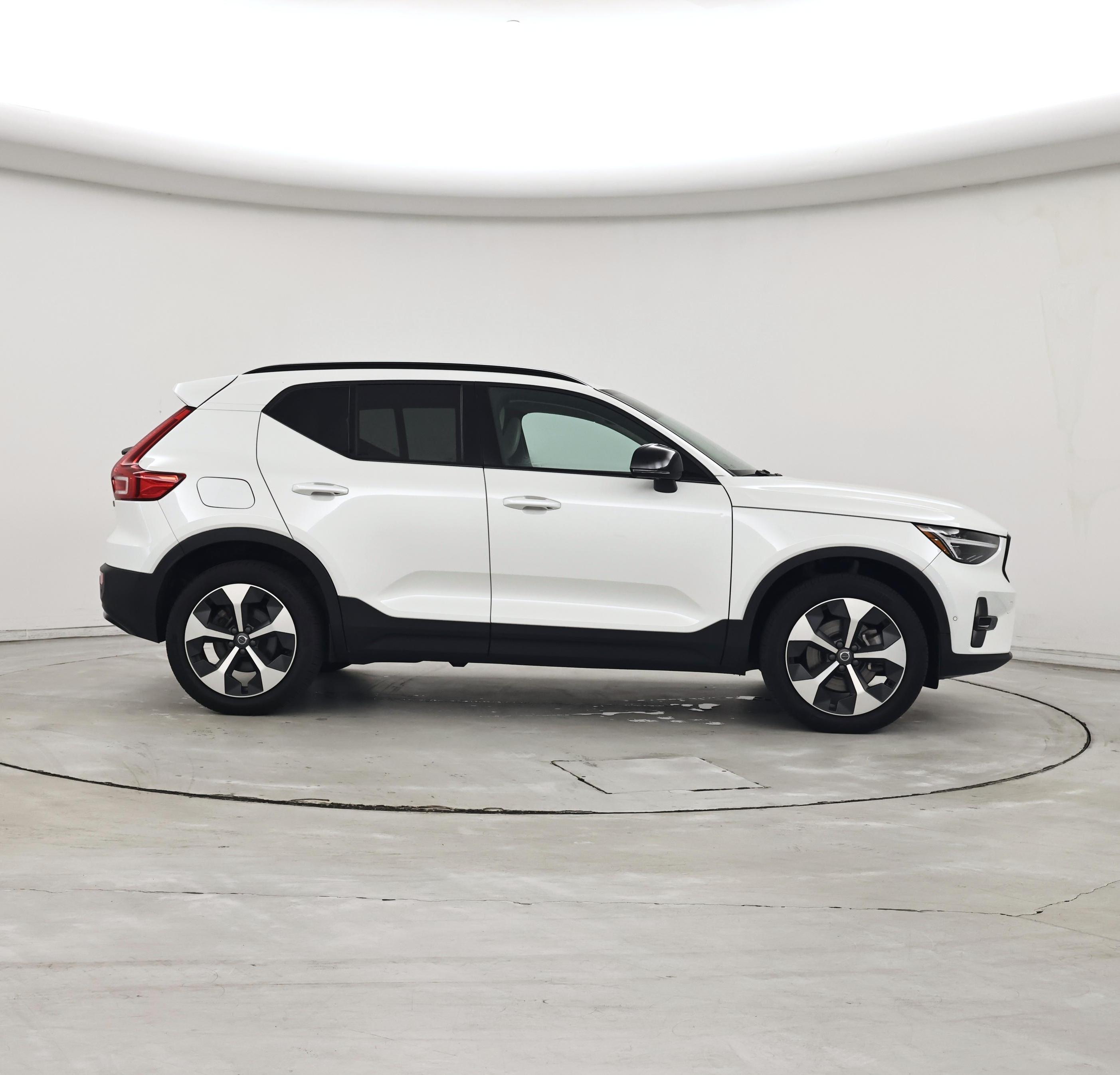 Thumbnail: 2024 Volvo XC40 - 7