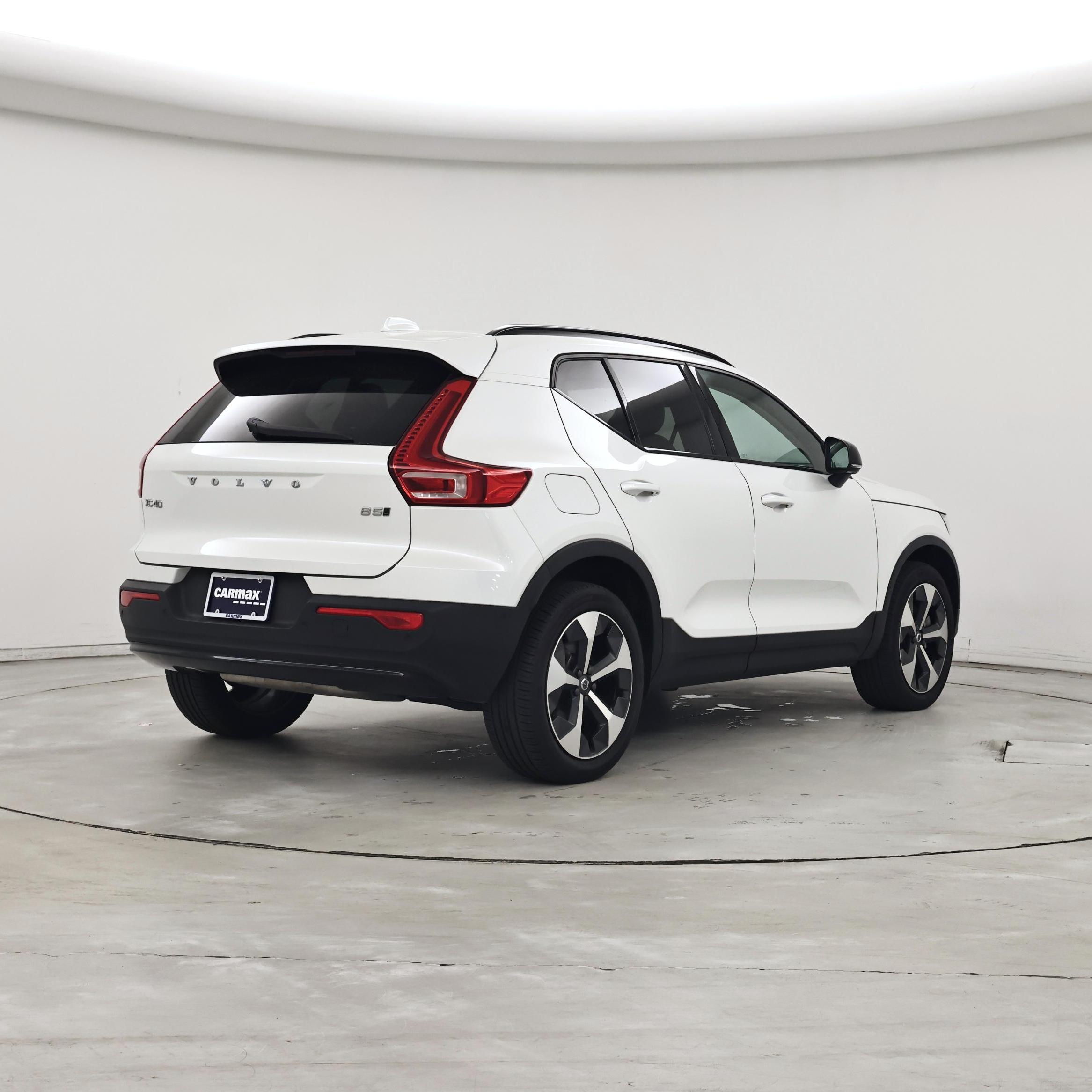 Thumbnail: 2024 Volvo XC40 - 8