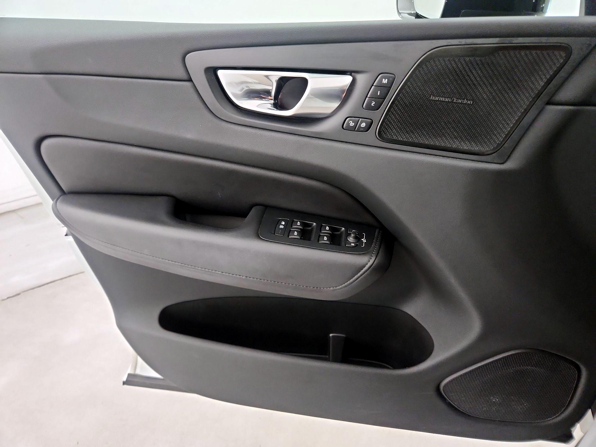 Thumbnail: 2023 Volvo XC60 - 12