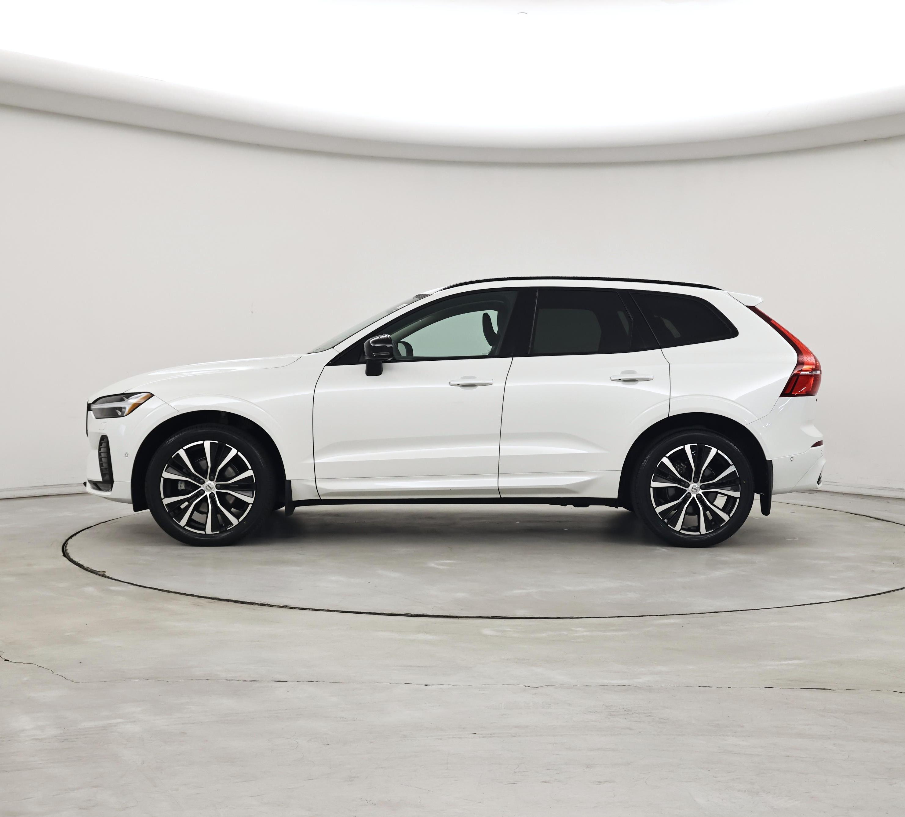 Thumbnail: 2023 Volvo XC60 - 3