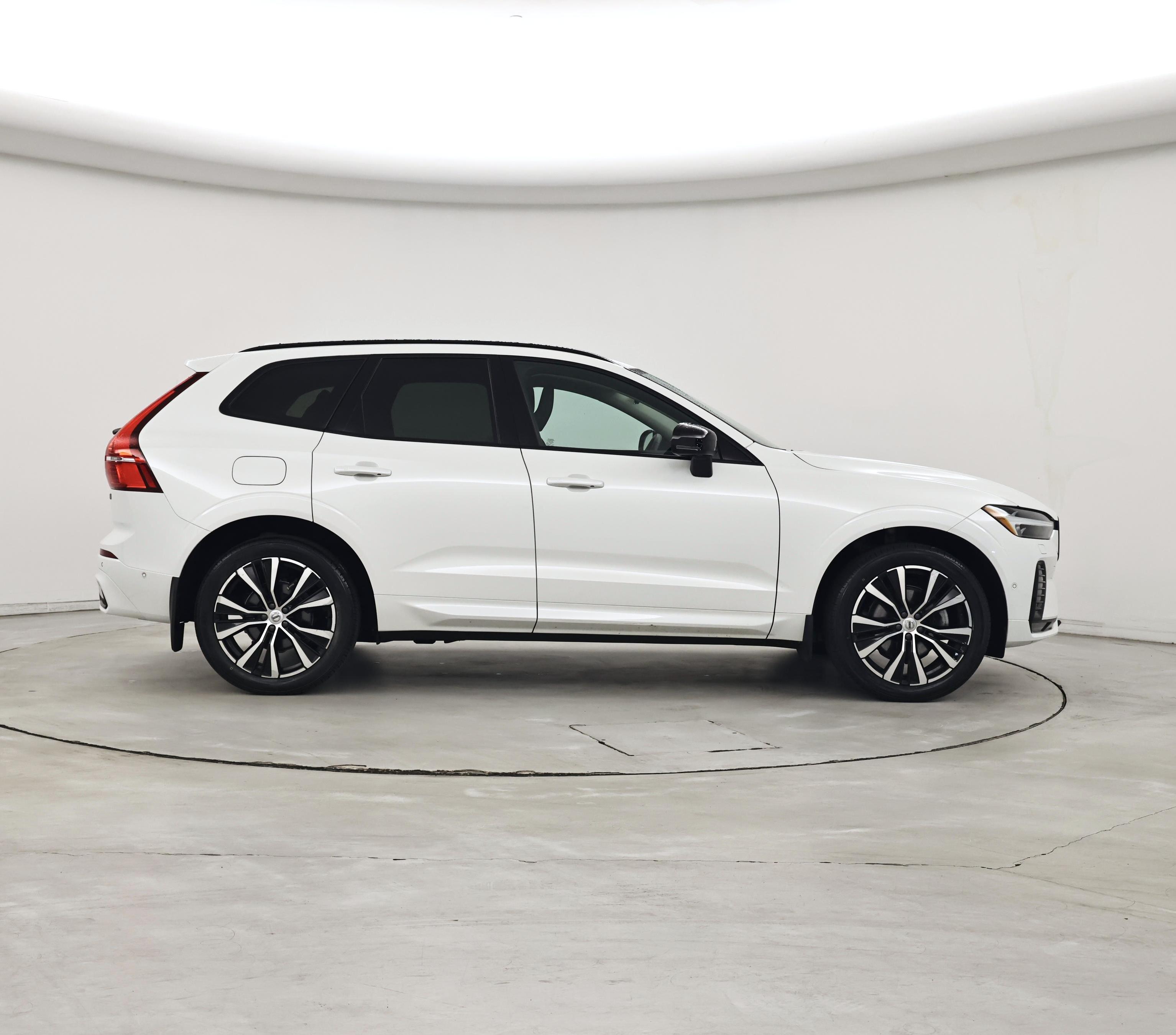 Thumbnail: 2023 Volvo XC60 - 7
