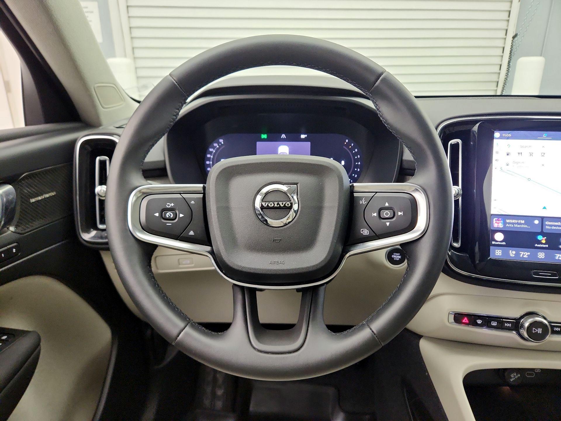 Thumbnail: 2023 Volvo XC40 - 10