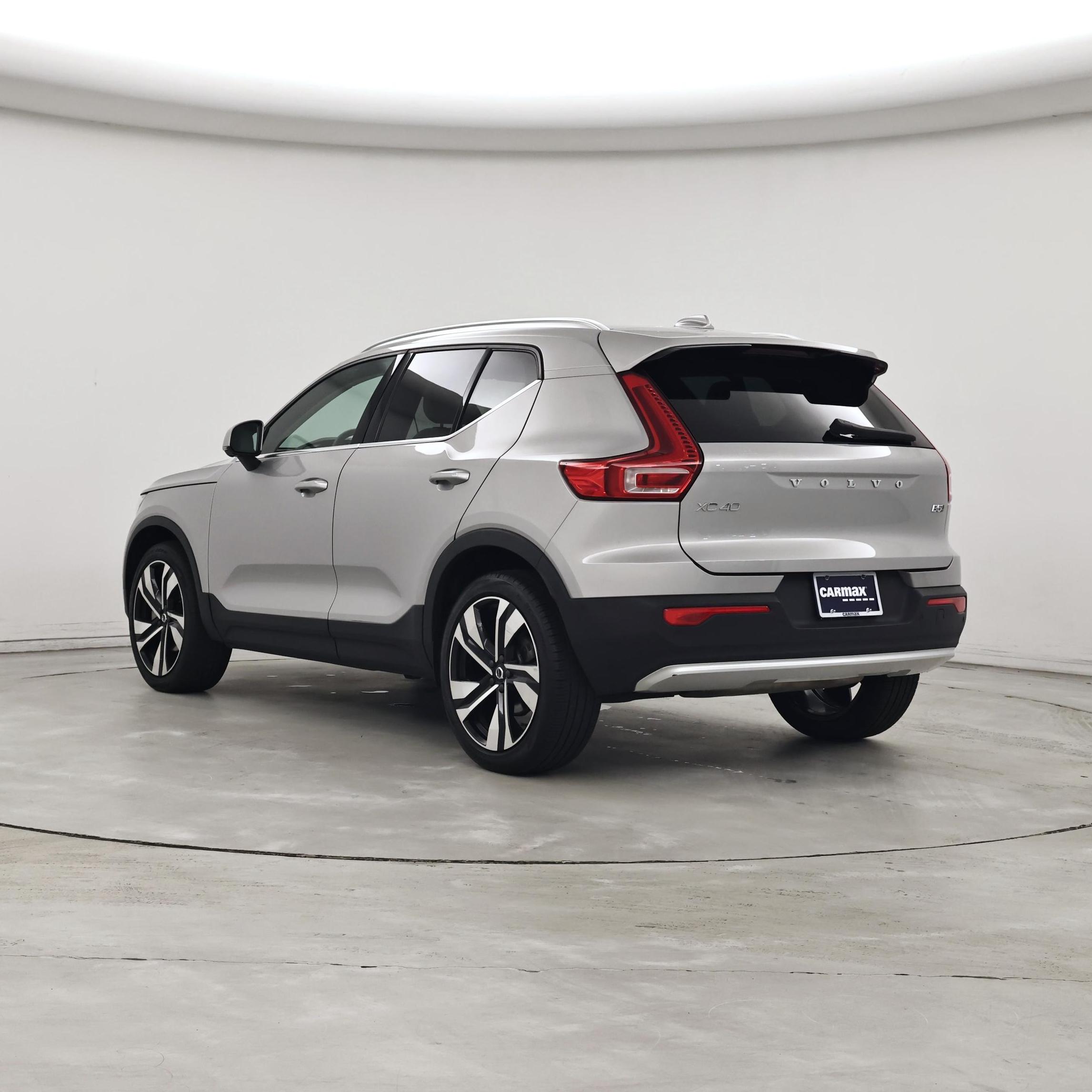 Thumbnail: 2023 Volvo XC40 - 2