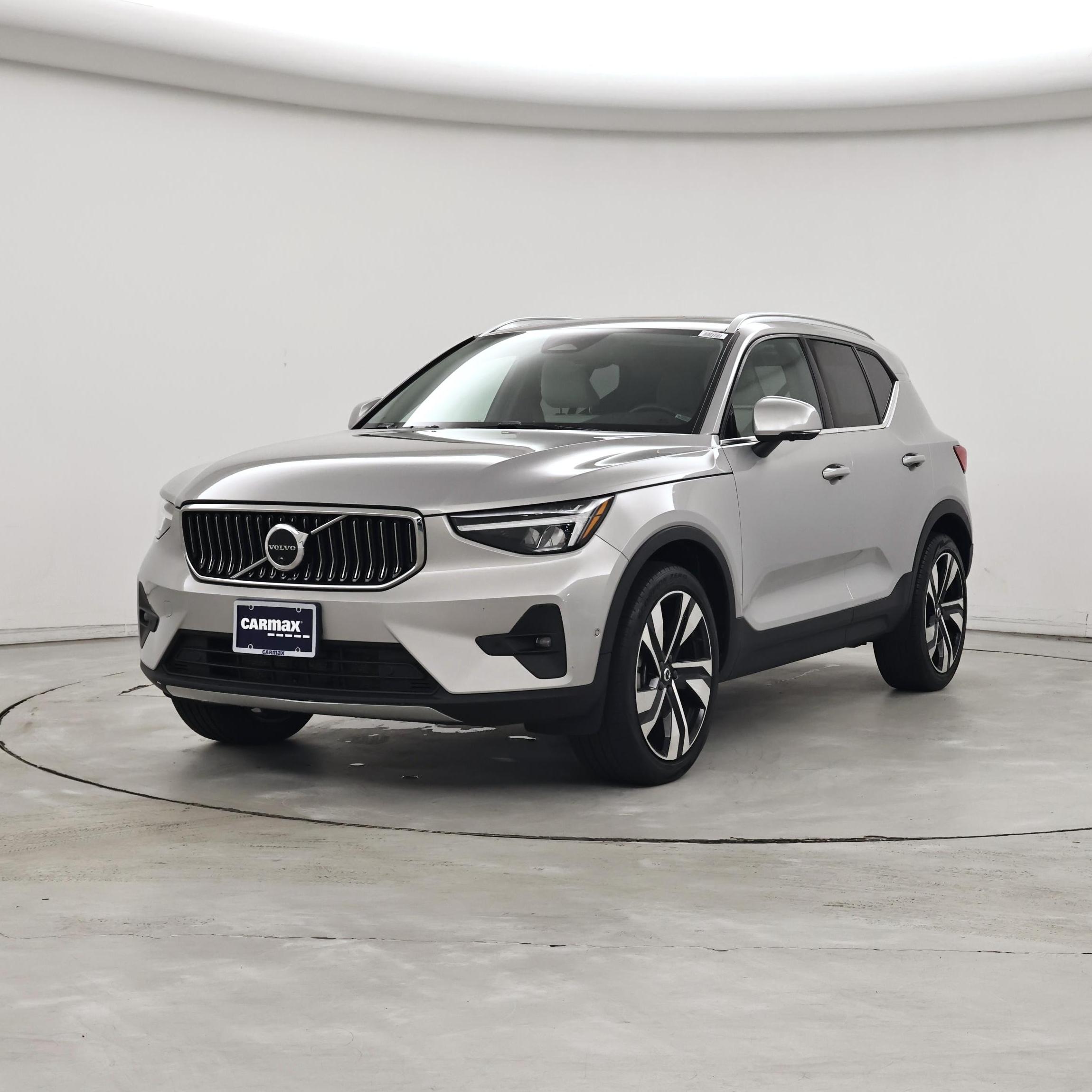 Thumbnail: 2023 Volvo XC40 - 4