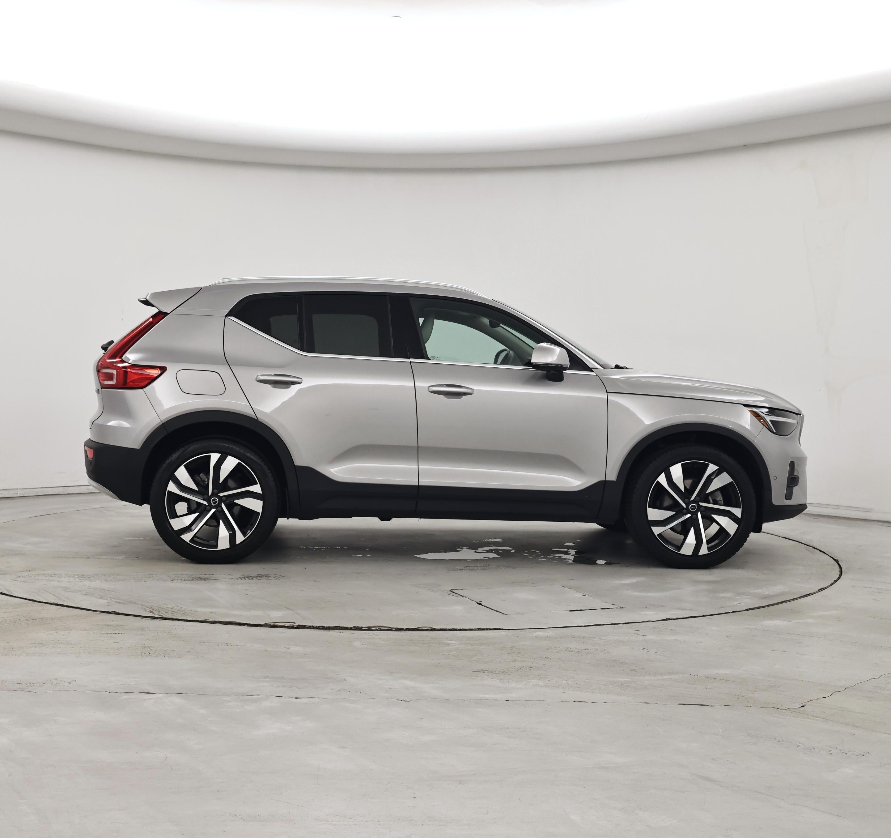 Thumbnail: 2023 Volvo XC40 - 7