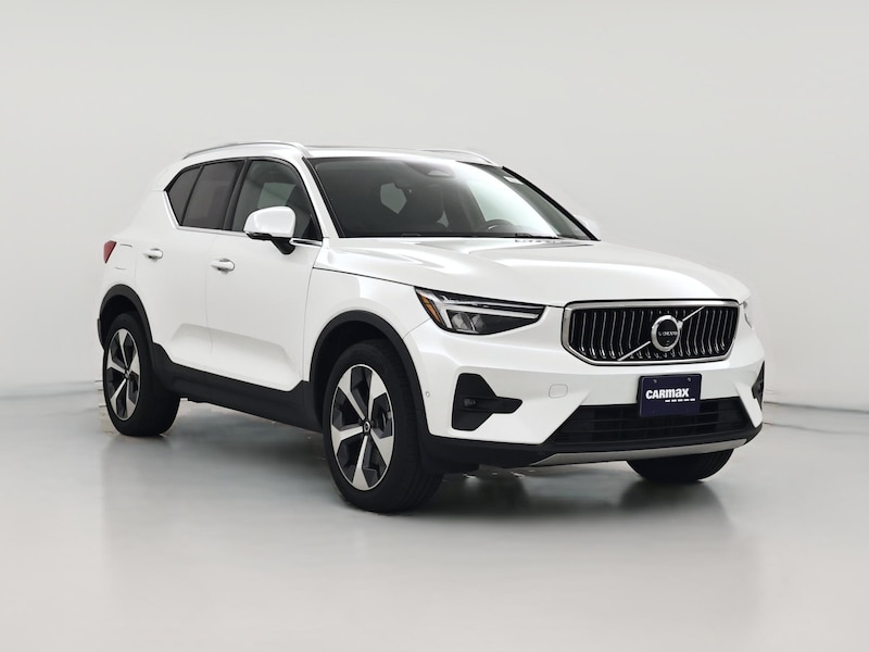 2024 Volvo XC40 B5 Plus Bright Theme