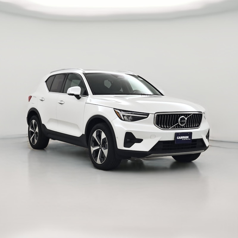 2024 Volvo XC40 B5 Plus Bright Theme