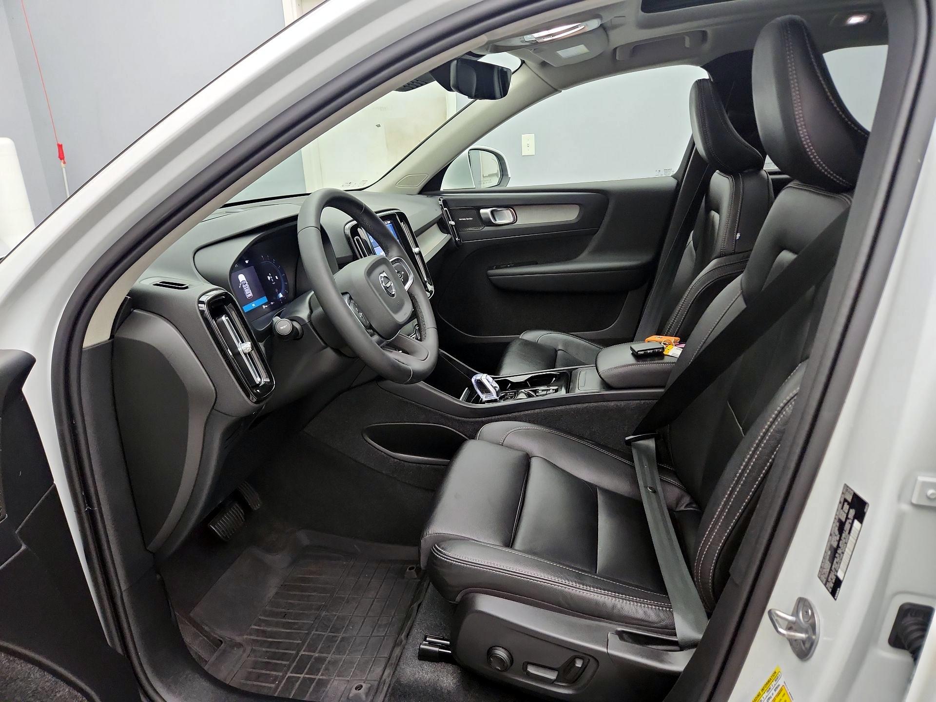 Thumbnail: 2024 Volvo XC40 - 11