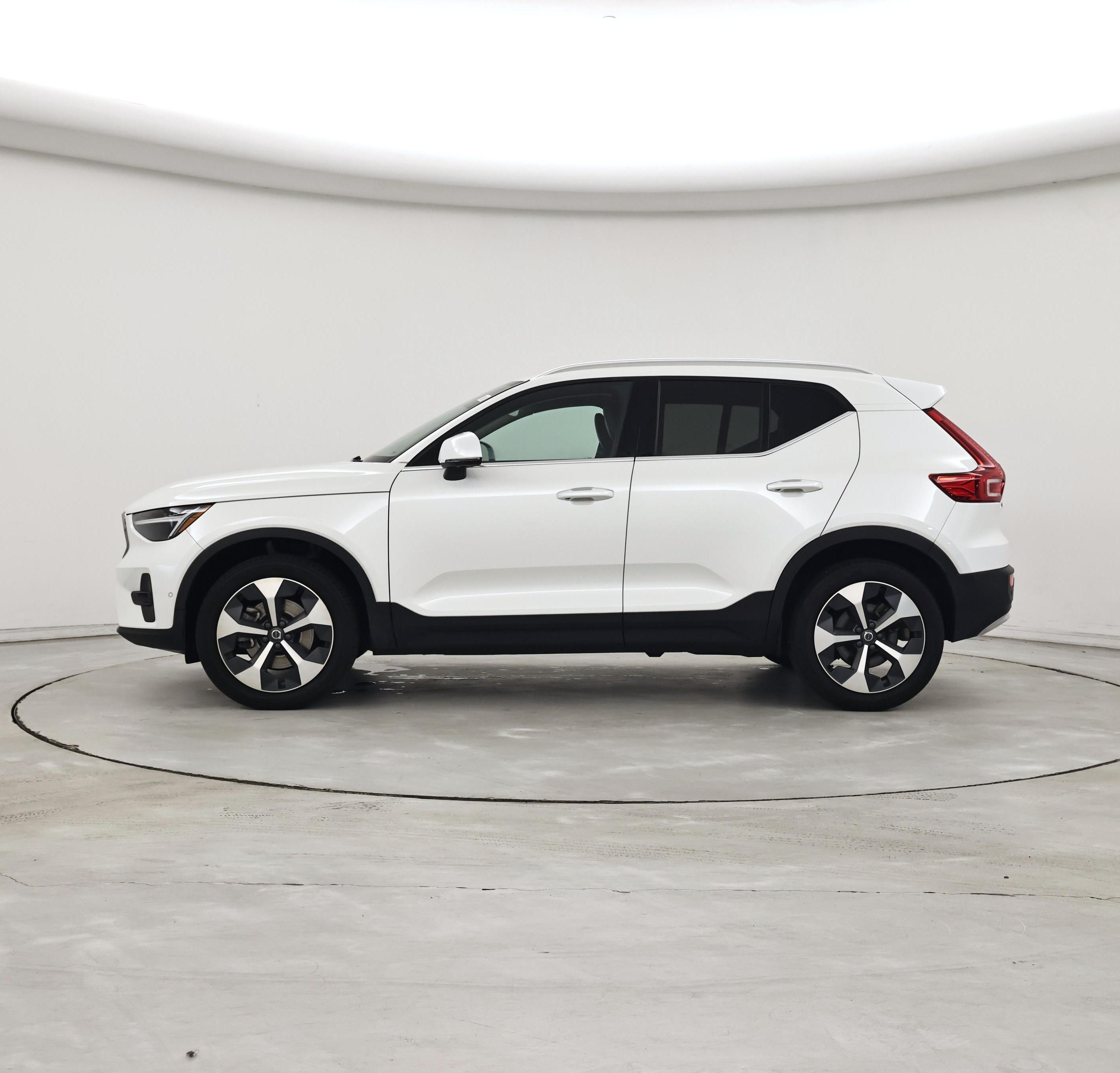 Thumbnail: 2024 Volvo XC40 - 3