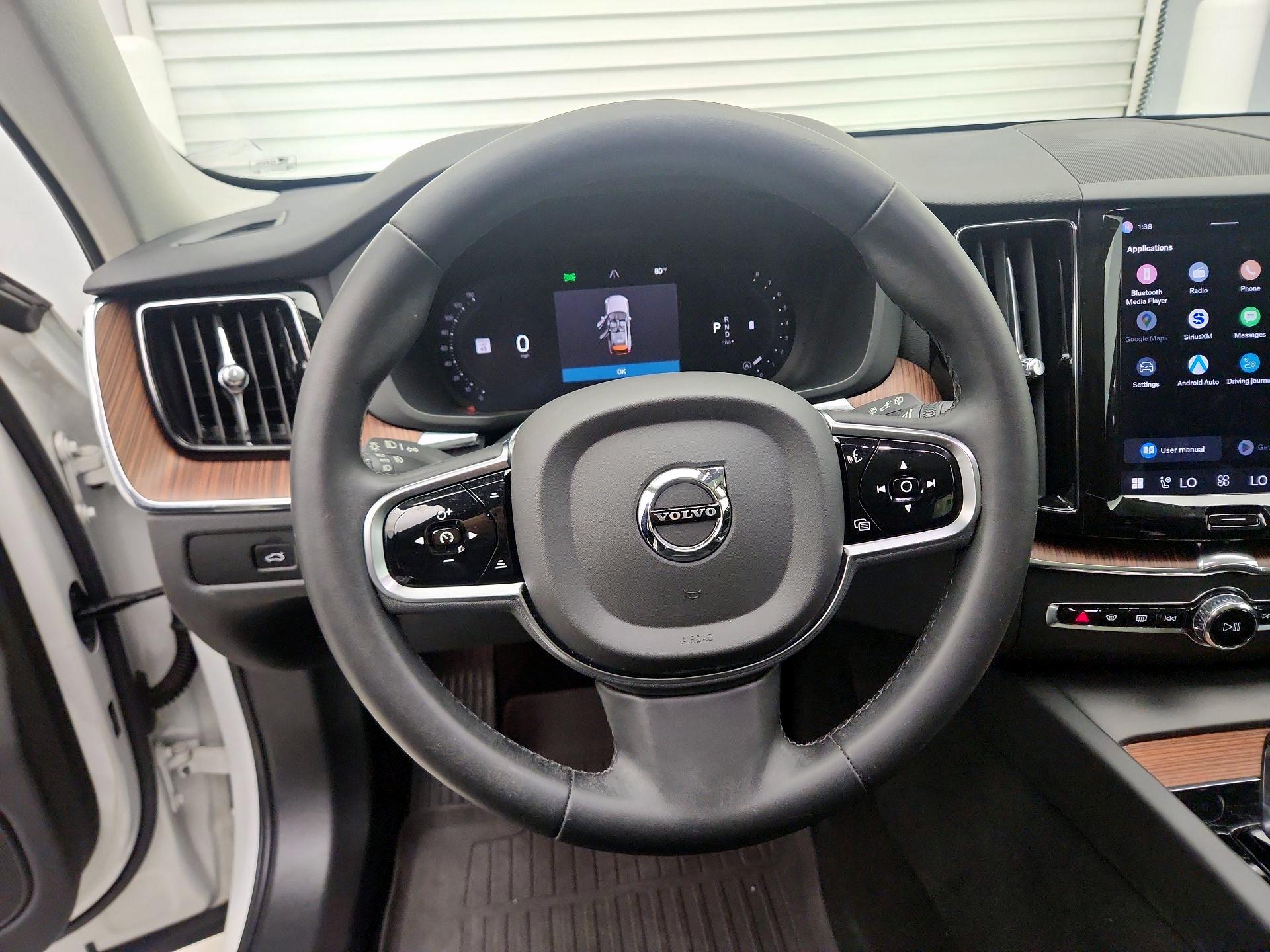 Thumbnail: 2023 Volvo XC60 - 10