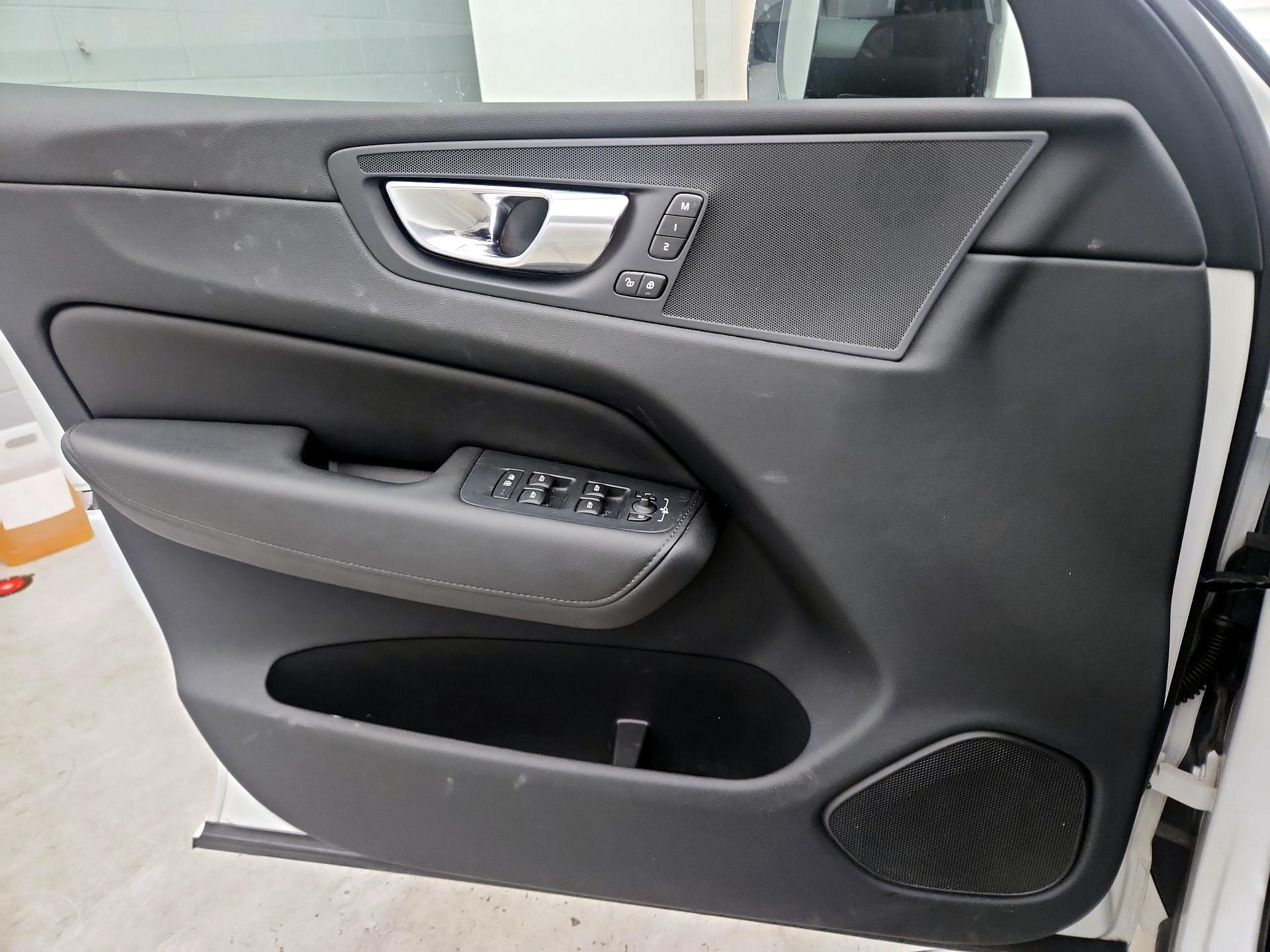 Thumbnail: 2023 Volvo XC60 - 12