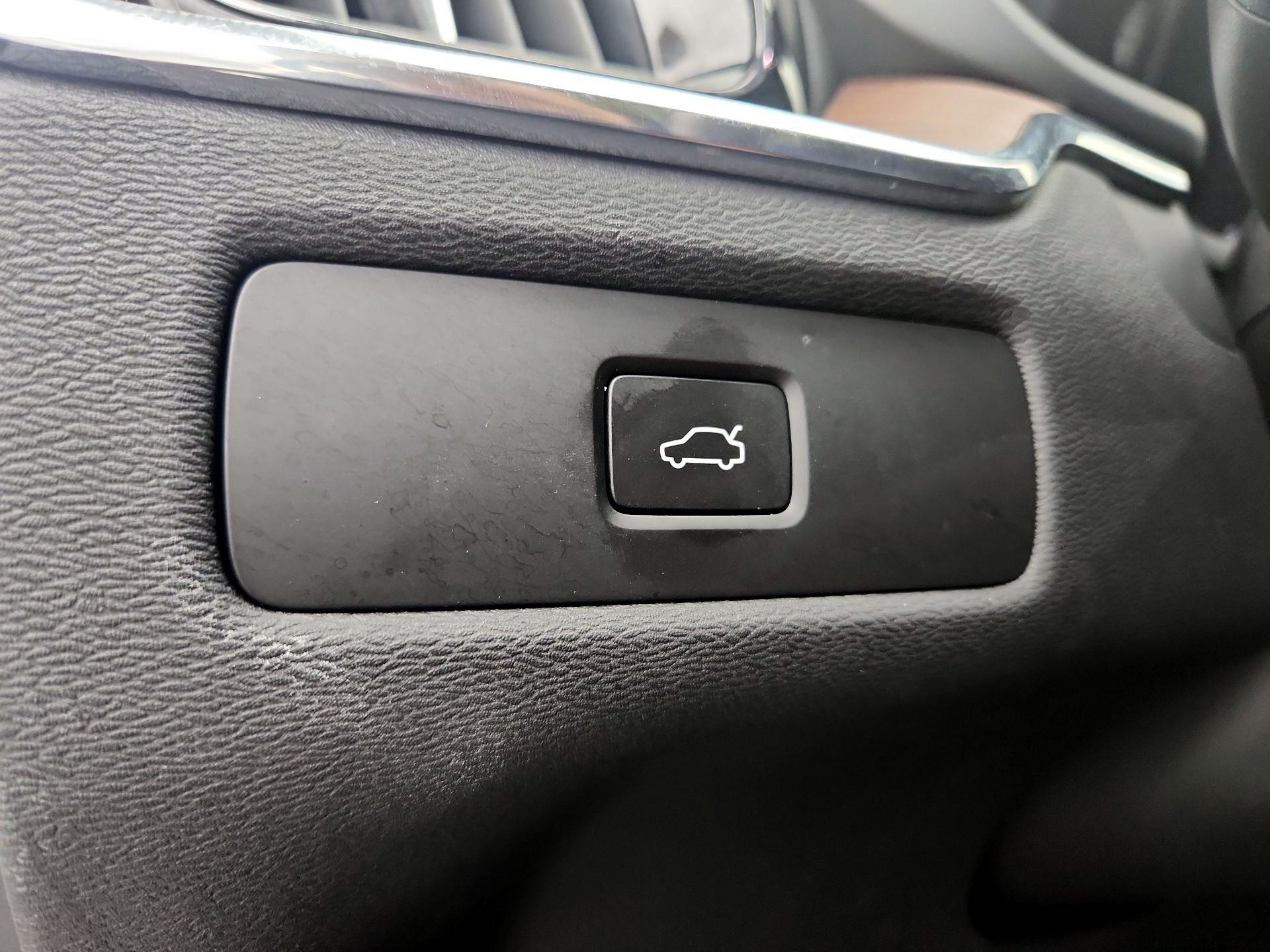 Thumbnail: 2023 Volvo XC60 - 13
